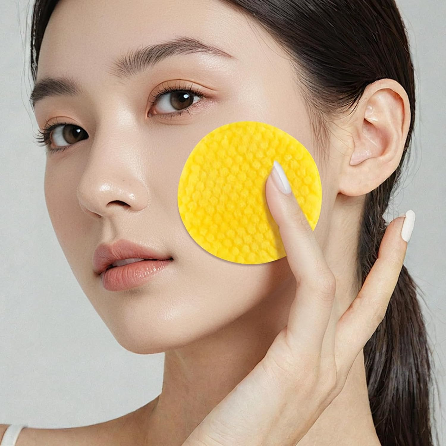 Balance Skin Oil and Water with Turmeric Cleansing Pads （40 Pads a Pack）- Brighten and Nourish Your Skin with Natural Ingredients image number 5