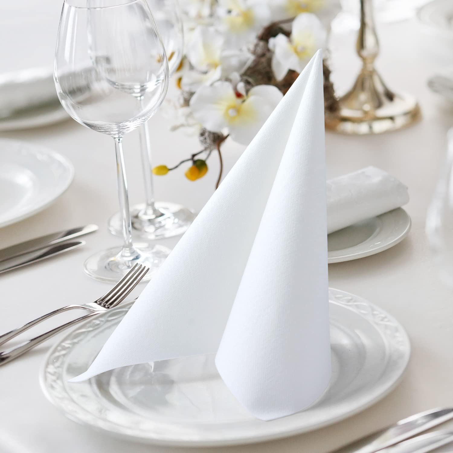 LEKOCH 50-Pack Premium Airlaid Napkins & Guest Towels - 40X40 Cm Large Linen-Feel Disposable Paper | Ultra Soft, Absorbent & Cloth-Like | for Dinner - White - 100 Pcs image number 6