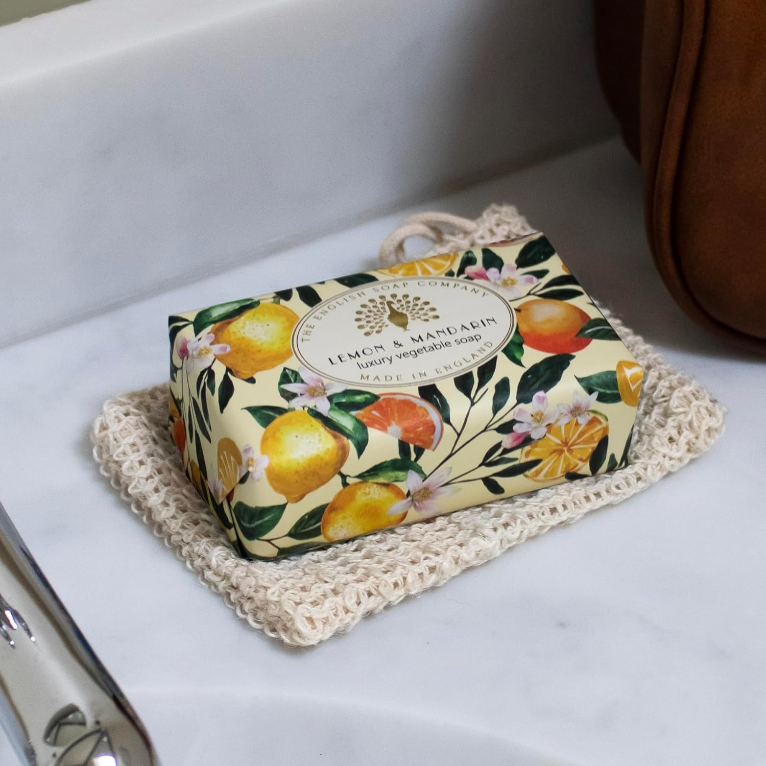 The English Soap Company Vintage Wrapped Soap Bar, Lemon Mandarin Shea Butter Soap Bar, Moisturising Soap Bar for Face and Body, Lemon Mandarin Scent 190G