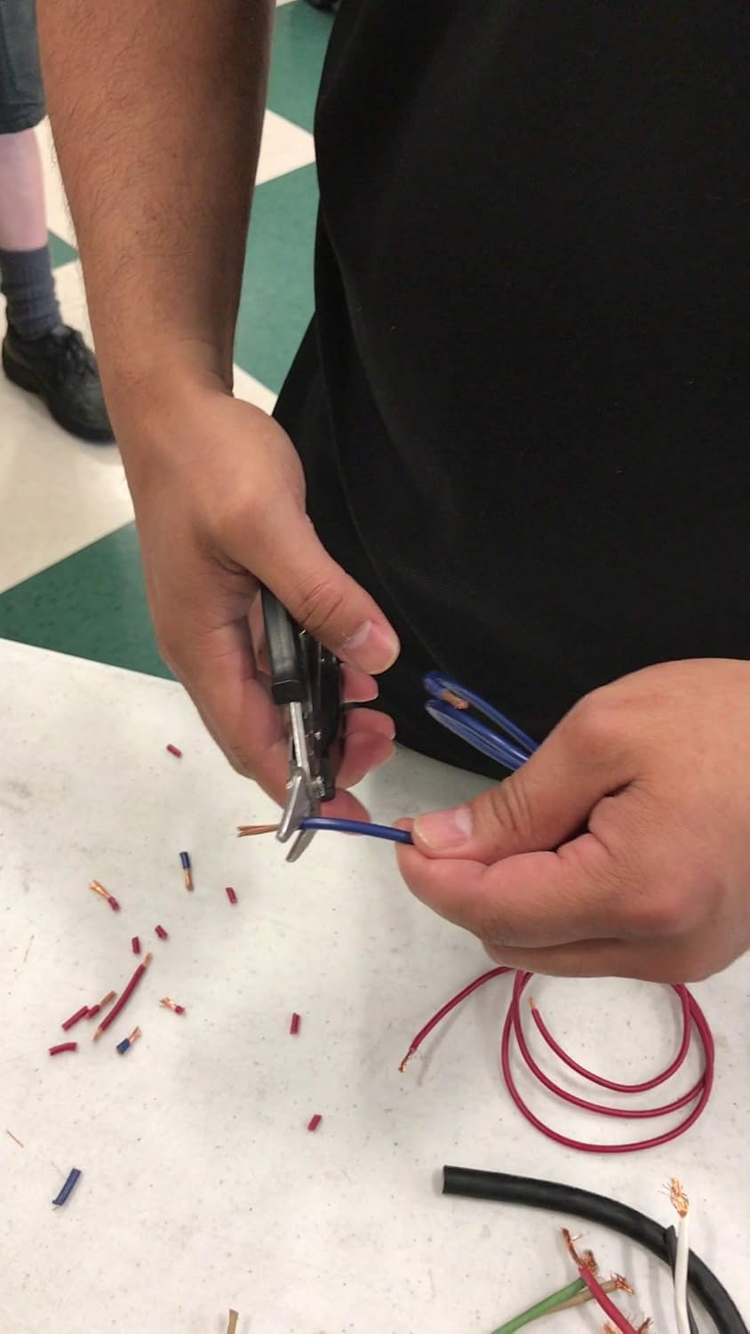 5 Inch & 6 Inch Two in One Combination Electrical Wire Stripper and Cutter, 26-10 AWG image number 4