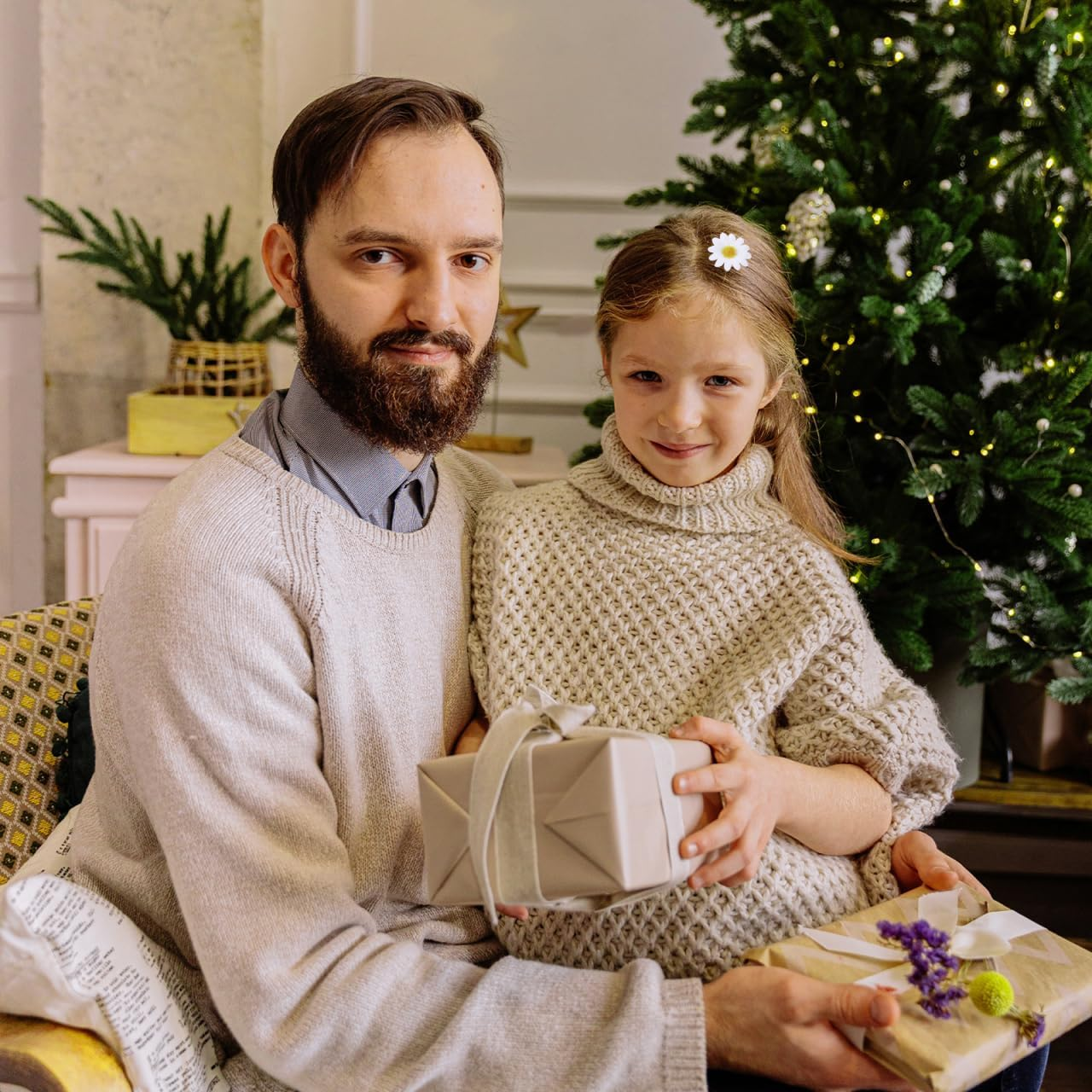 Healvian Pack of 10 Daisy Hair Clips Sunflower Hair Clips Daisy Pins Beach Wedding Daisy Hair Accessories Flower Hair Clips for Girls and Women image number 6