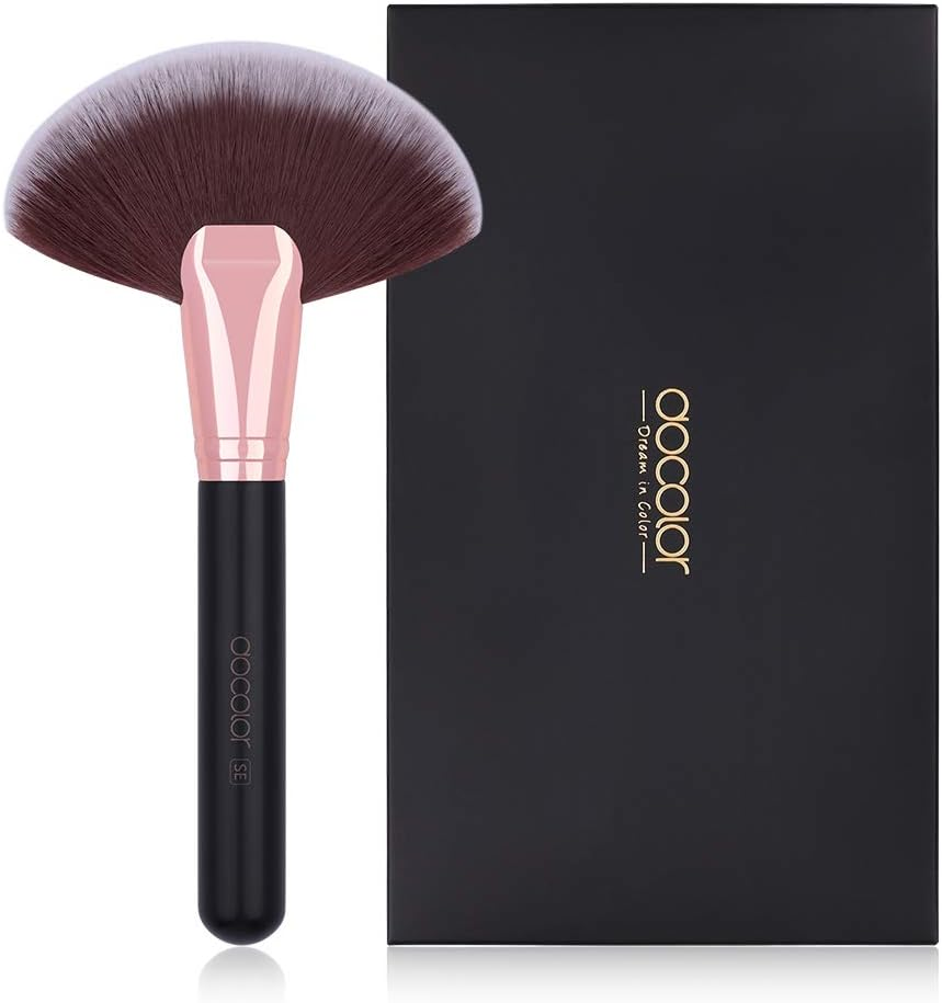 Docolor Fan Brush Face Makeup Brush Professional Highlighting Make up Brushes Blush Bronzer Cheekbones Brush Soft Cosmetic Tool