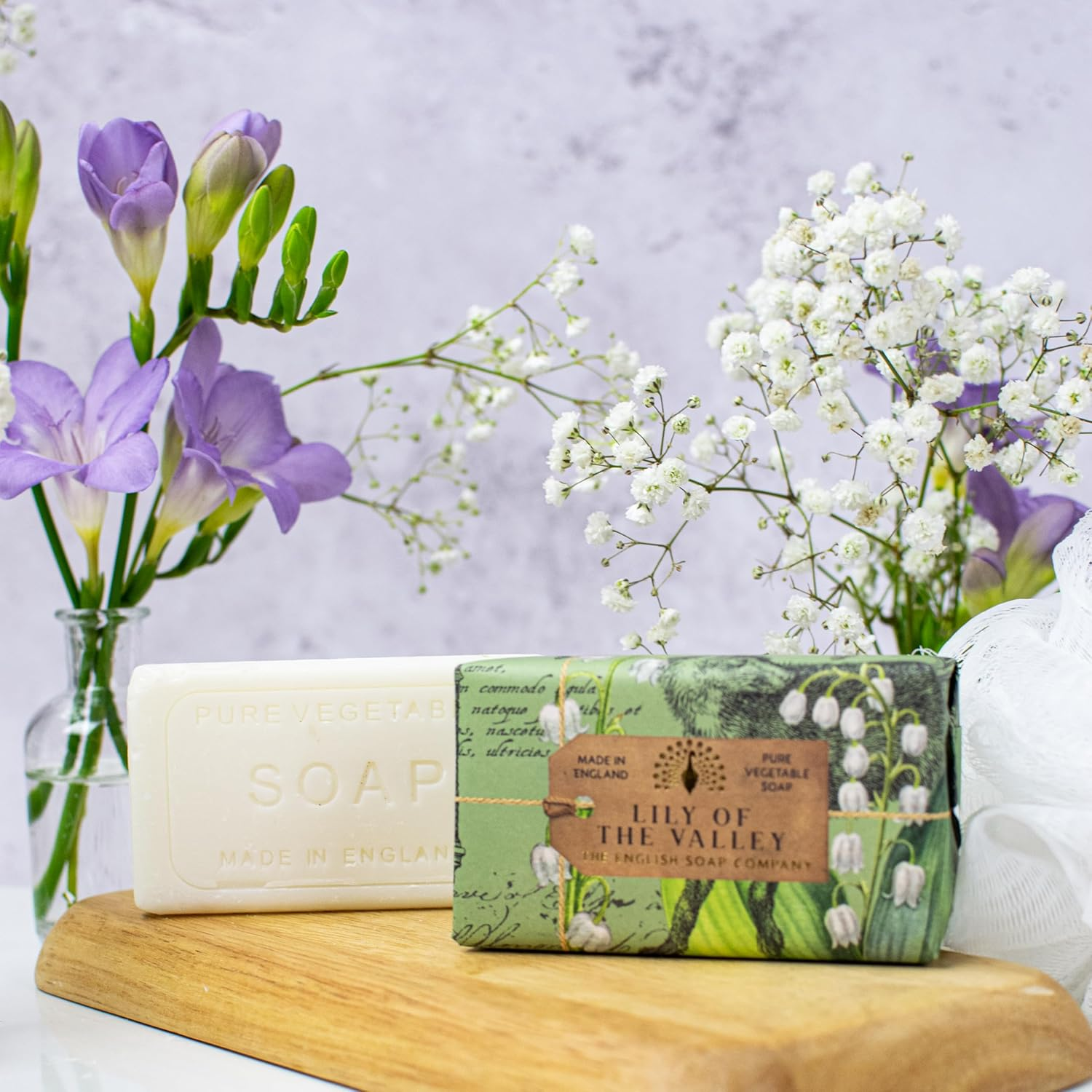The English Soap Company Anniversary Wrapped Soap Bar, Lily Shea Butter Soap Bar, Moisturising Soap Bar for Face and Body, Lily of the Valley Scent 190G