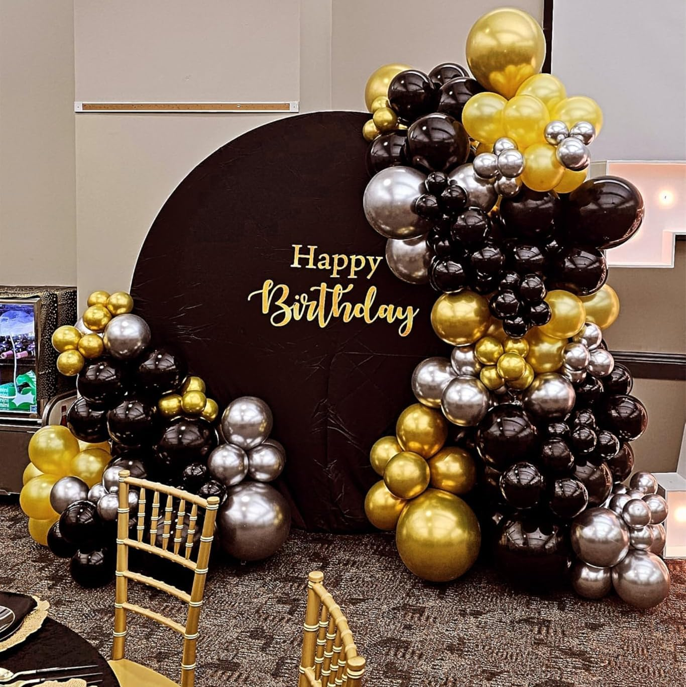 Black and Gold Balloon Garland Arch Kit, 140PCS Black Gold Confetti Balloons Arch Kit 5 10 12 18 Inch Different Sizes Latex Balloons for Graduation Birthday New Year Anniversary Party Decorations