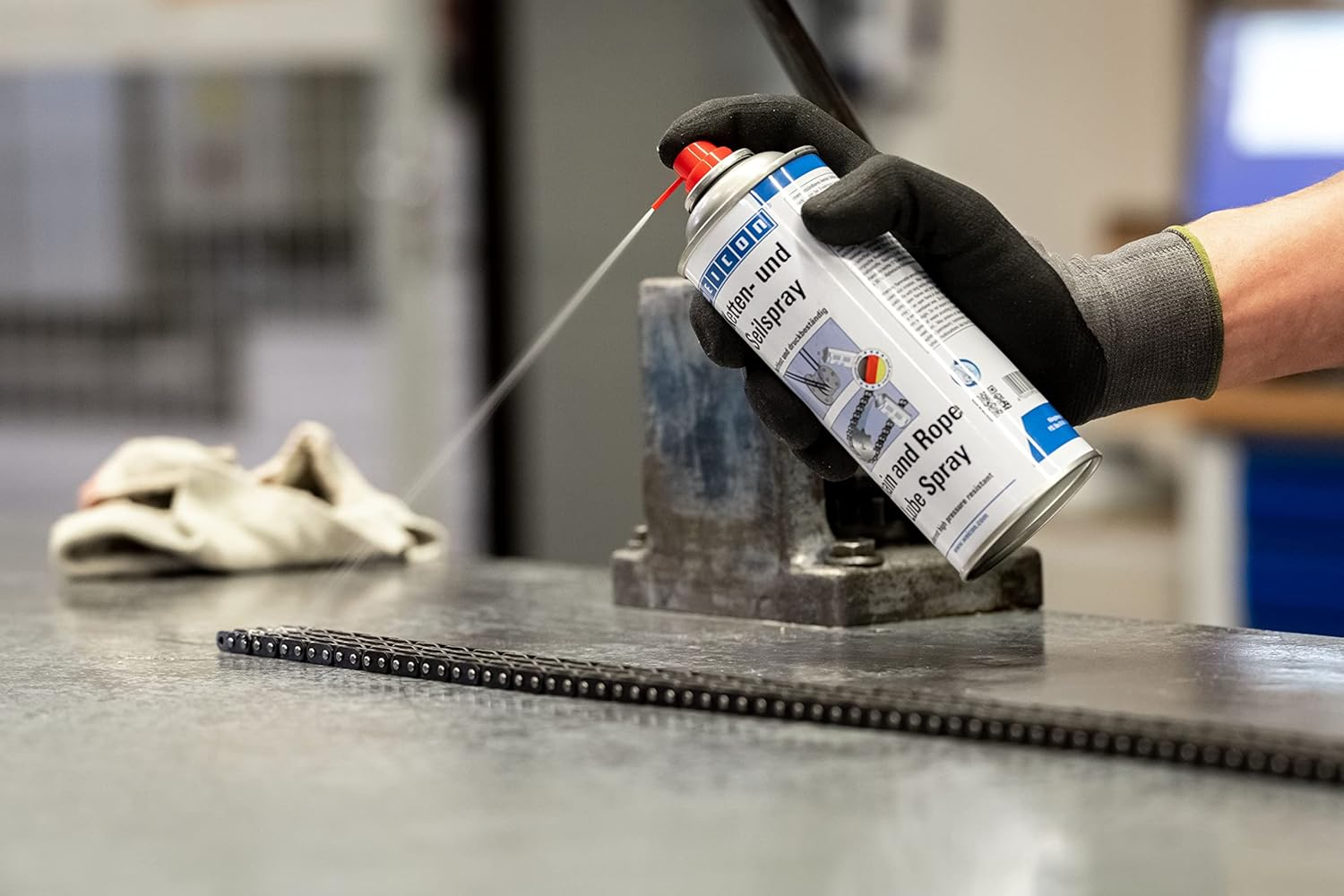 WEICON Chain and Rope Spray | Adhesive Lubricant for Chains and Wire Ropes of All Kinds | Prevents Elongation, Friction and Wear image number 4