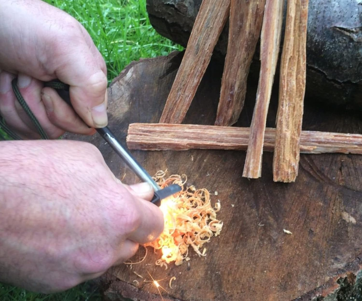 WDOPEN Fire Starting Kit,Outdoor Survival Kit,Includes Multiple Fire Starting Systems and Emergency Tinder Sources,Perfect for Camping, Hiking image number 6