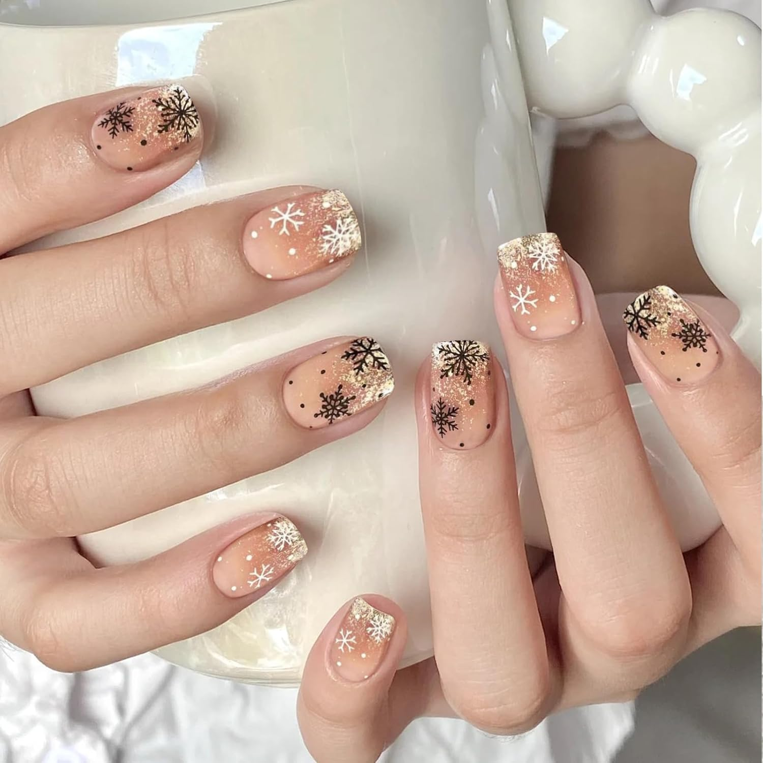 TELAIN 24 Pieces Snowflake Press on Nails, Short Square False Nails, Christmas Press on Nails, Gold Glitter with Design, Full Coverage, Stick on Nails image number 4