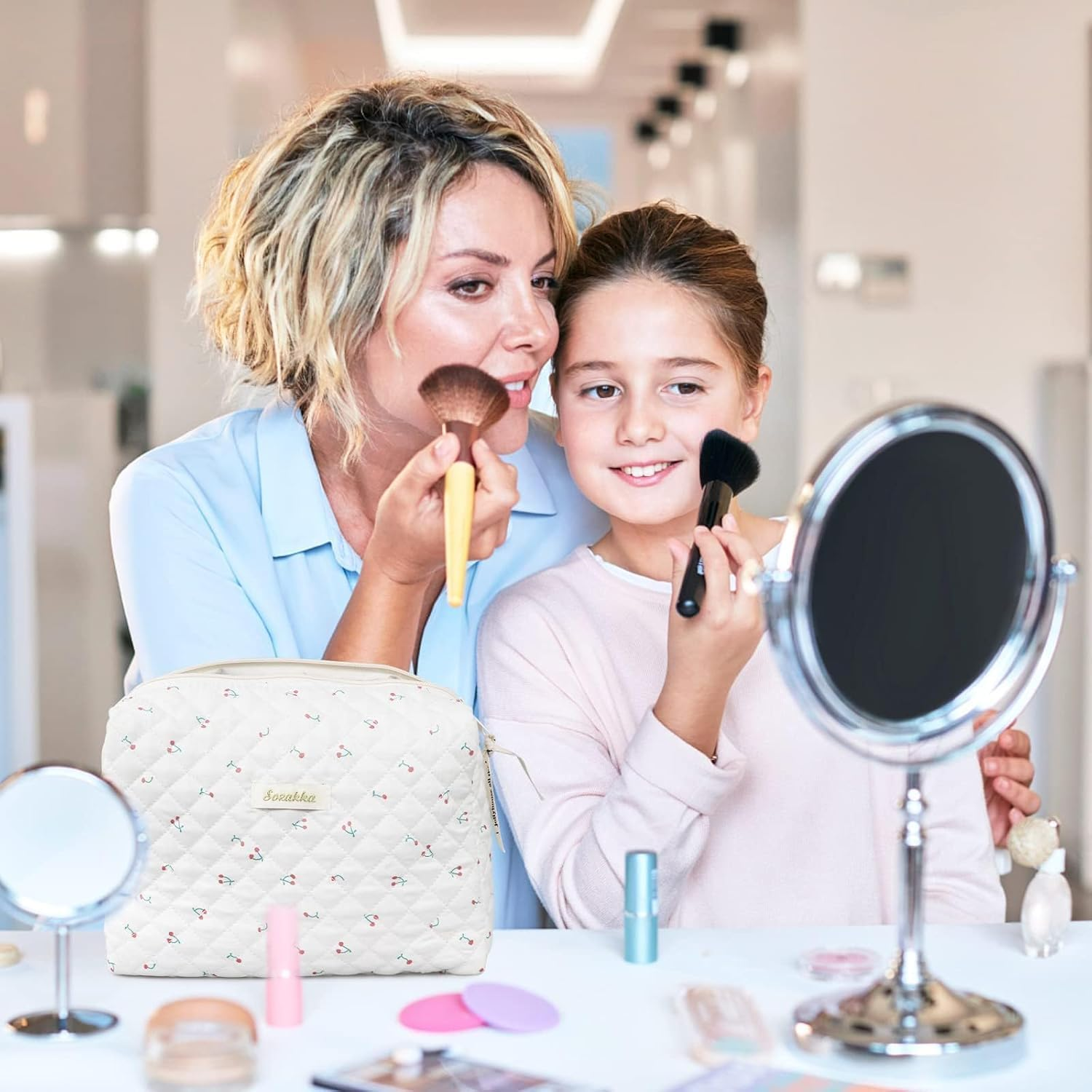 Cotton Floral Cosmetic Organizer Bag,1Pc Travel Cotton Floral Makeup Bag,Cotton Quilted Floral Make up Bag,Flower Pattern Cosmetic Bag Floral Cotton Quilted Makeup Bag,Cotton Floral Cotton Makeup Bag image number 4