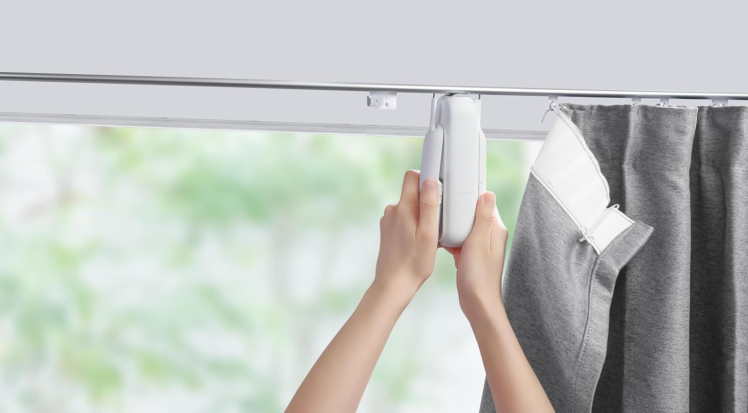 Switchbot Smart Curtain 3 U Rail Automatic Curtain Opener image number 4