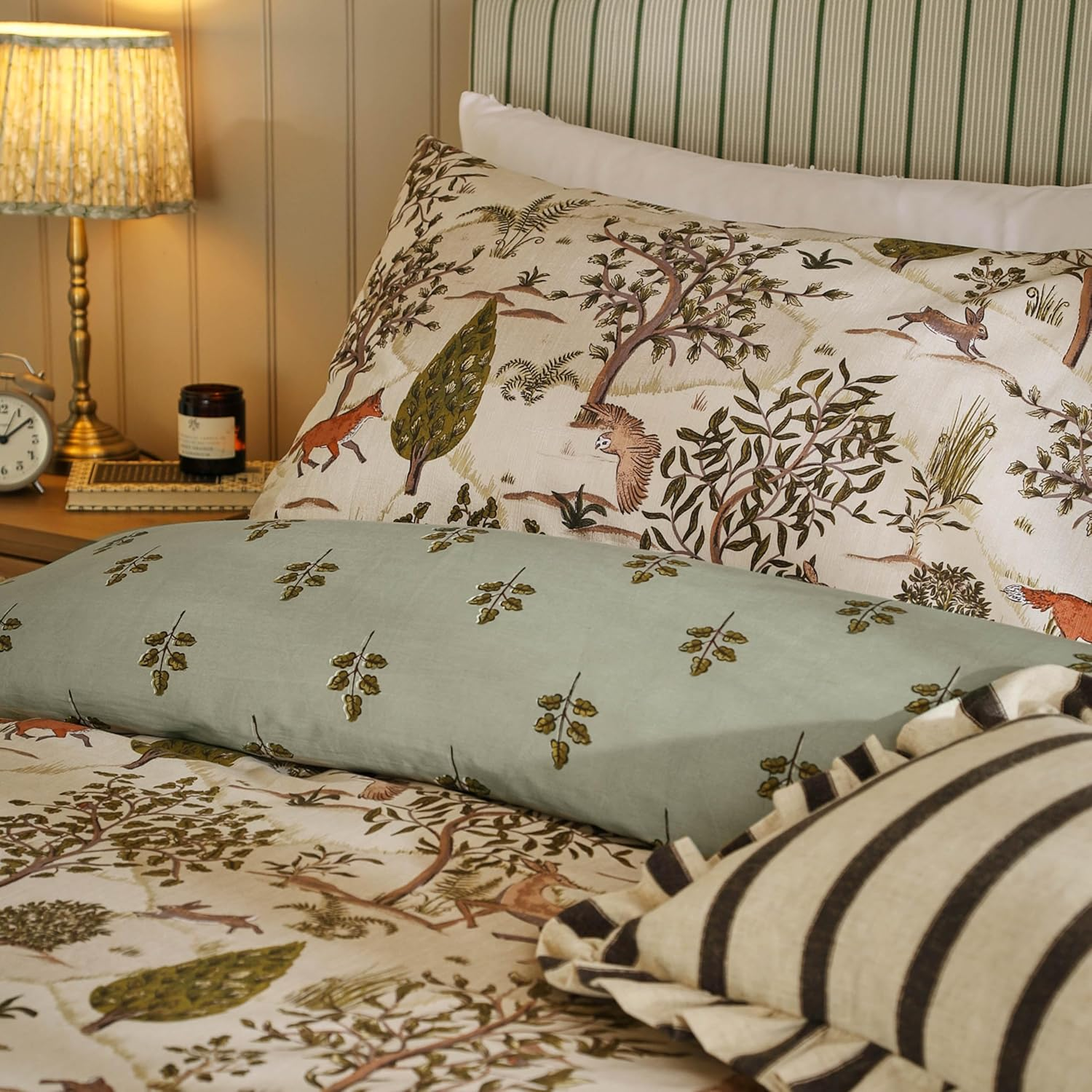Wylder Fable Duvet Cover Set &ndash; Reversible Soft Cotton Rich Cosy Festive Bedding (Willow Green - Double) image number 1