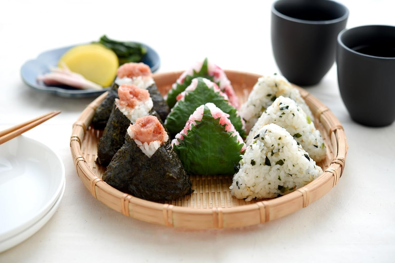 Ernest A-77371 Rice Ball Case, Bento Box (Side Dishes OK), Rice Ball Mold (Easy Onigiri Kit & Case, Musbeat), Popular Brand of Major Restaurants, Beige, image number 1