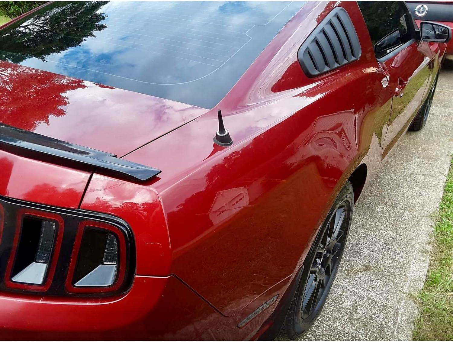 AQTAQ Universal Vehicle Roof Mount Short Car Antenna AM FM Antenna Car Roof Antenna Car 6.5Cm/2.5 Inch Mini Car Radio Antenna Compatible with Toyota Honda Subaru GMC Chevrolet Nissan Ford Jeep Etc image number 5