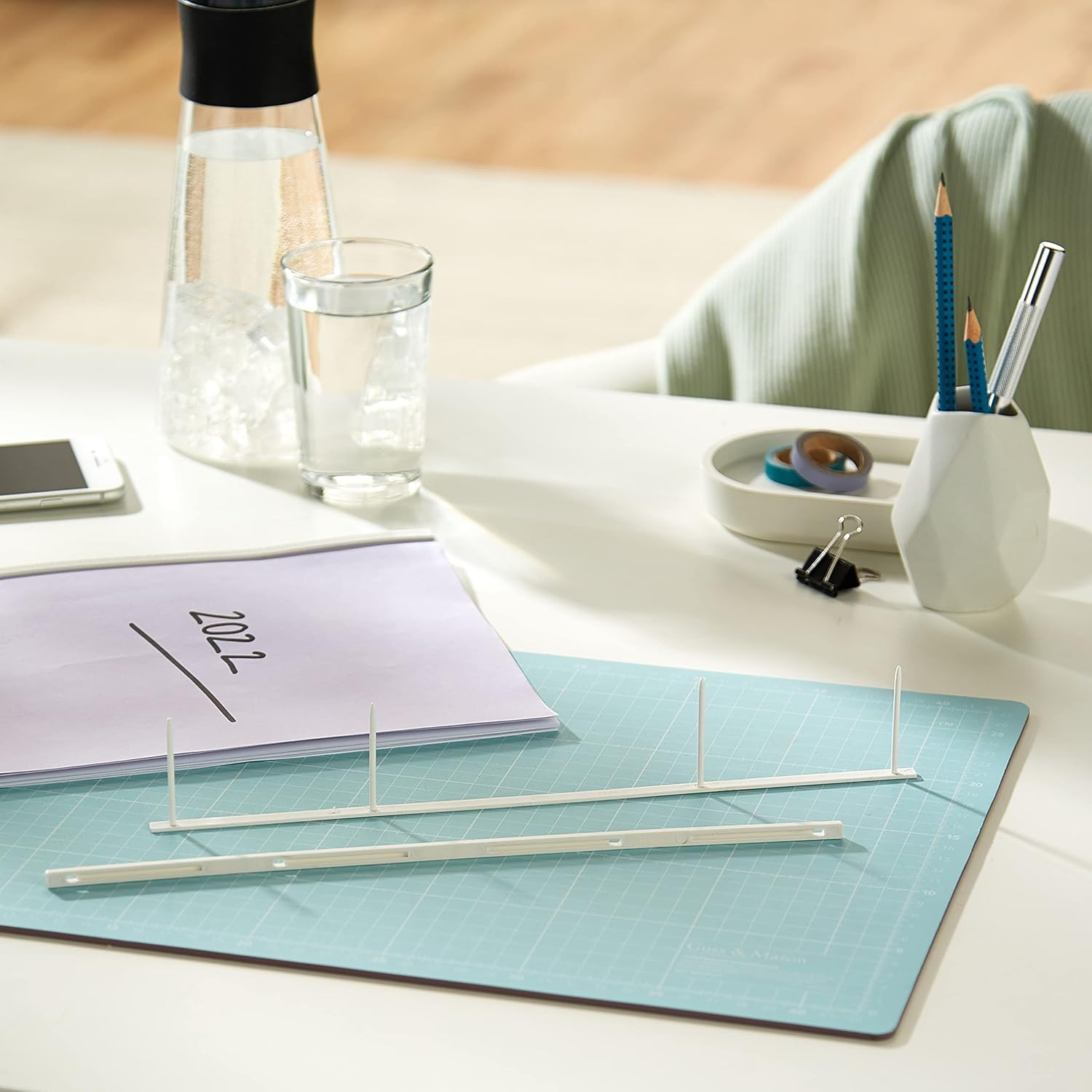 GBC QT9741639 Binding Strip, EVB 4 Prong White PK25