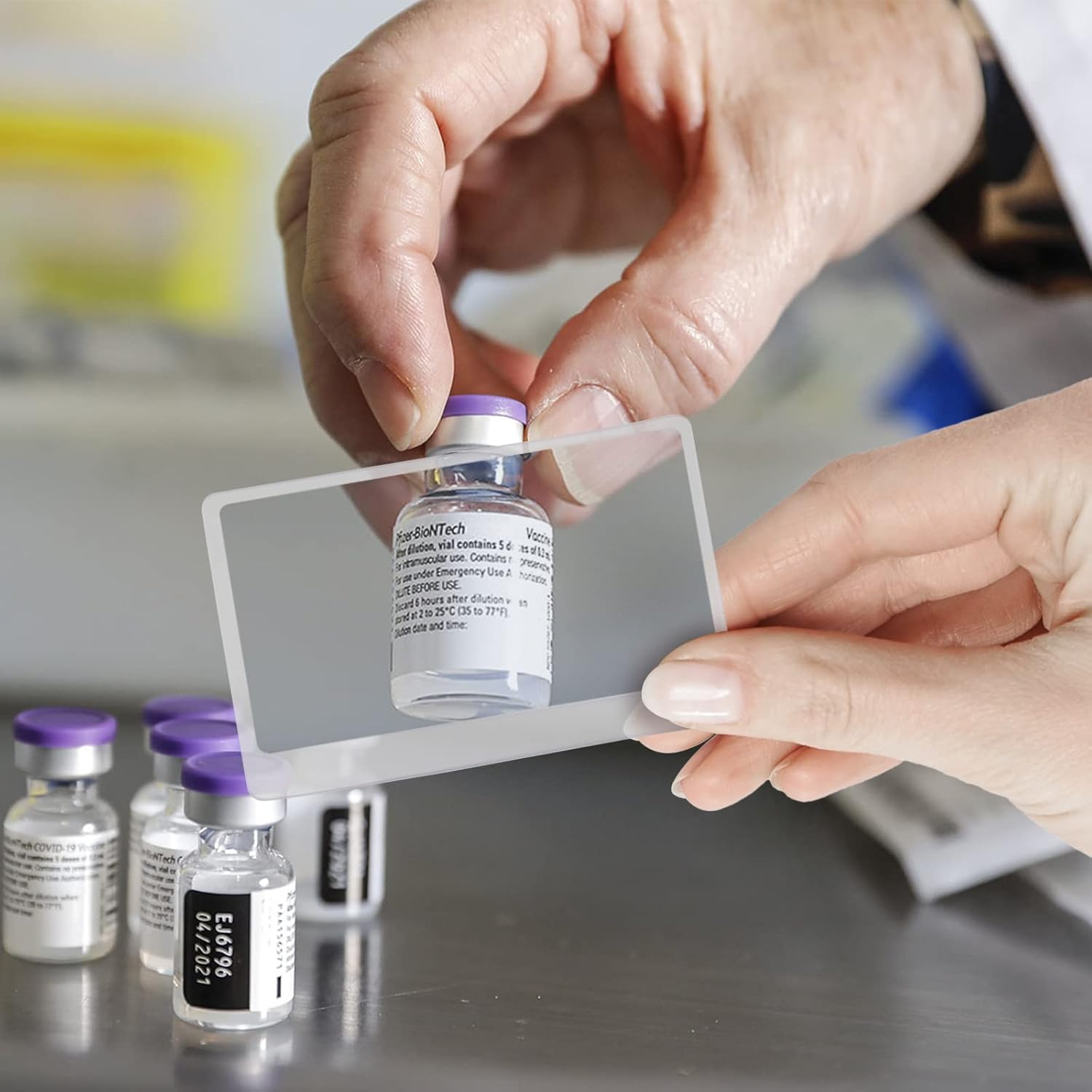 60 Pieces Credit Card Sized Magnifying Lenses ORNOOU Pocket Wallet Size Magnifiers 3X Lense for Reading or Fire Starter image number 4