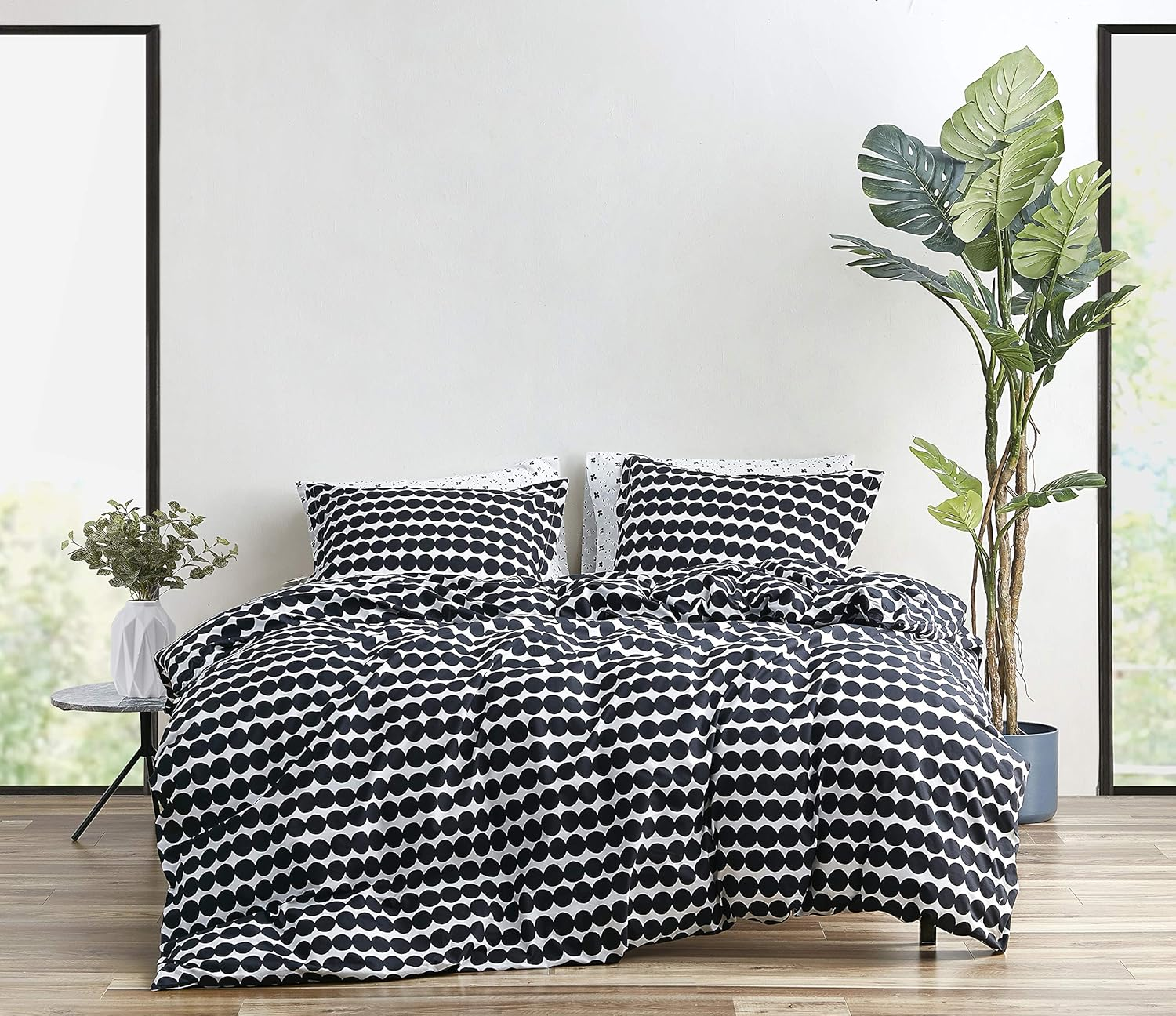 MARIMEKKO - Queen Duvet Cover Set, Cotton Bedding with Matching Shams & Button Closure, All Season Home Decor (Rasymatto Black, Queen) image number 6