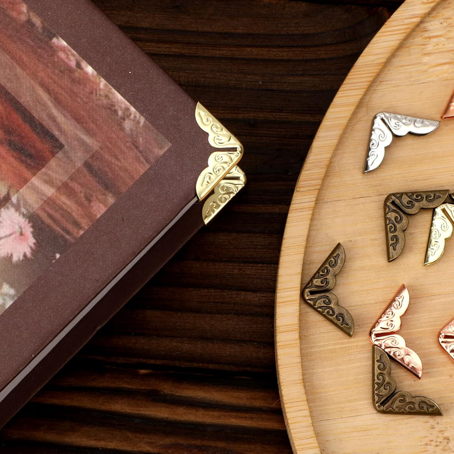 100Pcs Book Corner Protectors, Iron Book Edge Protector Vintage Paperback Book Corner Protector Decorative Book Corner Covers for Scrapbook Photo Album Notebook Folder Picture (5 Colors)