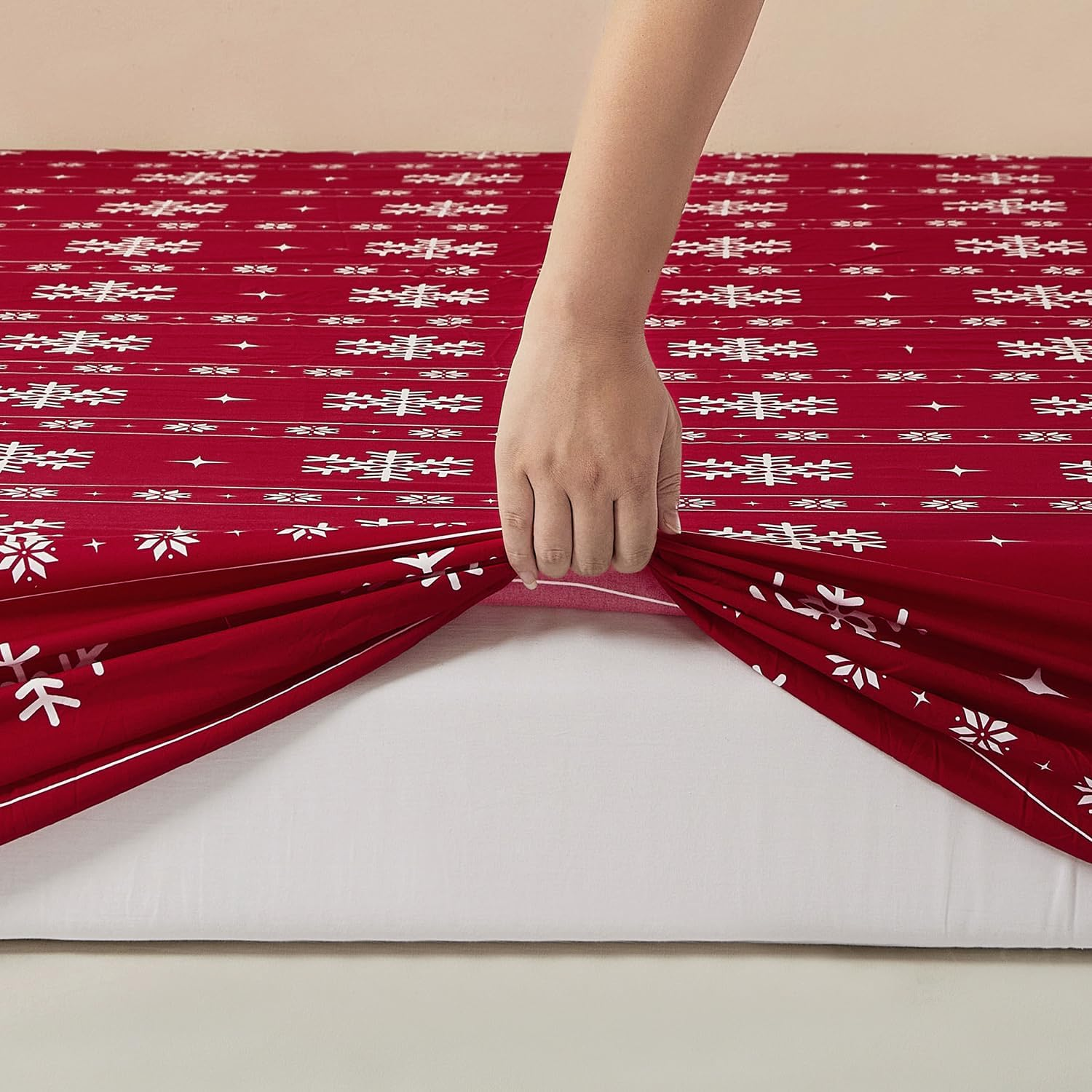 Vaulia Soft Microfiber Sheets, Print Snowflake Pattern, 4-Piece Set (1 Fitted Sheet 1 Flat Sheet 2 Pillowcases) (Red/White Snowflake, King) image number 5