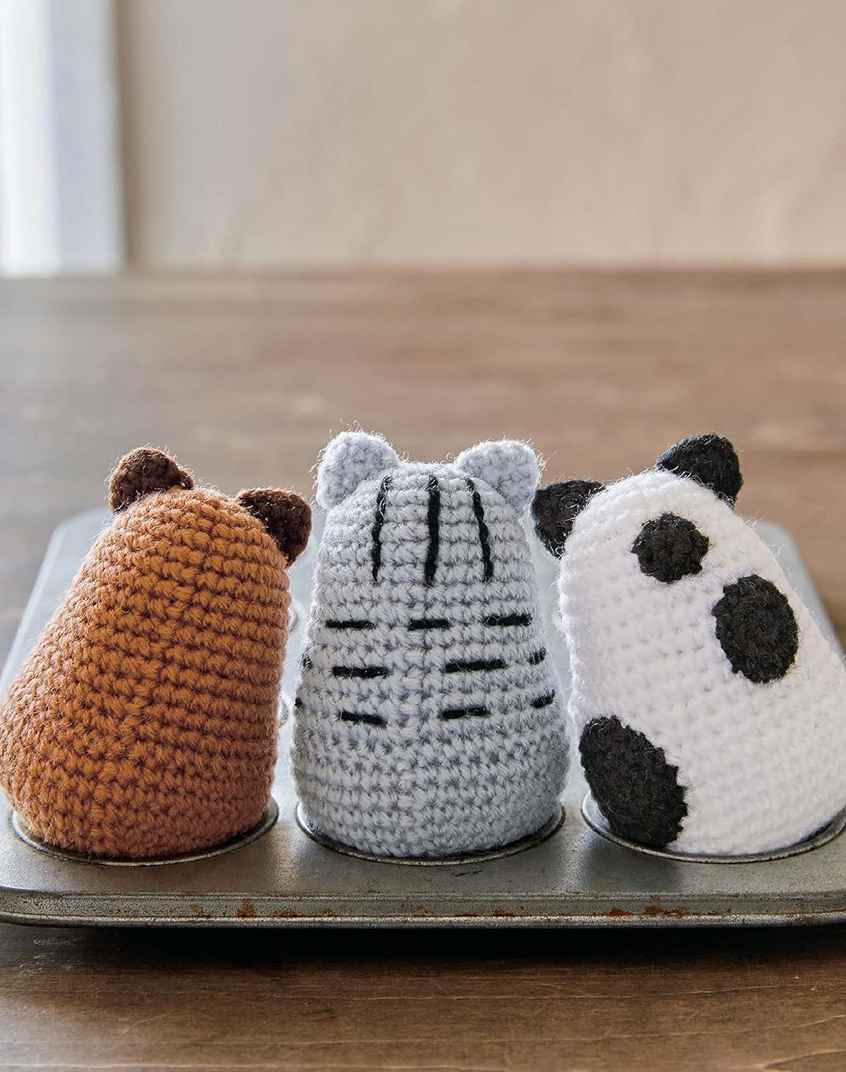 Amigurumi Cats: Crochet Sweet Kitties the Japanese Way (24 Projects of Cats to Crochet) image number 2