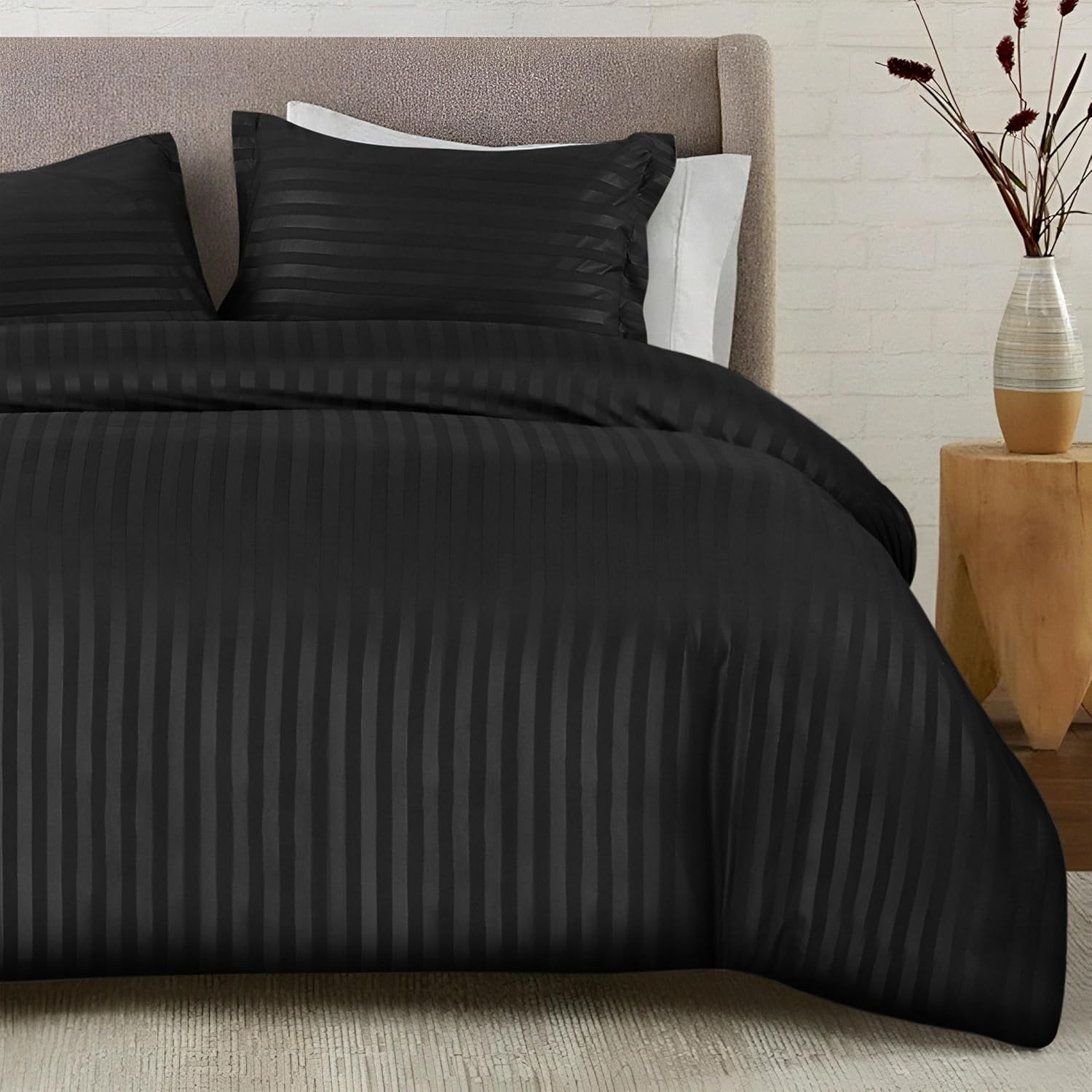 Opulent Dreams Striped Duvet Cover Set &ndash; Ultra-Soft Microfibre Bedding Set &ndash; with Quilt Cover and 2 Pillowcases (Black, Double (200X200Cm & (2) 50X75Cm)) image number 4