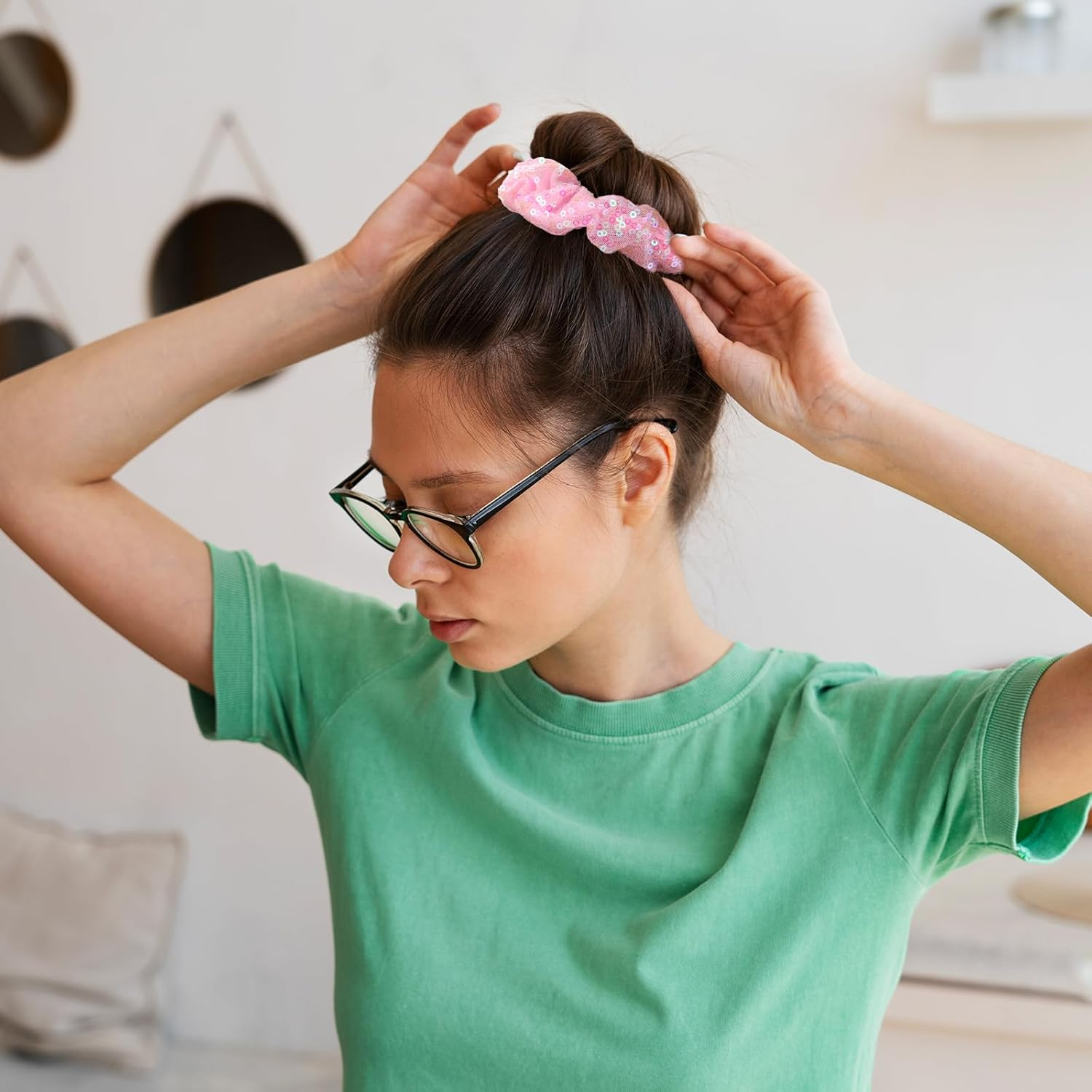 Thinp Pack of 2 Women'S Scrunchies, Glitter Hair Scrunchies, Sequins, Elastic Scrunchies, Sparkling Ponytail Holder, Hair Accessories for Girls, Women, Long Fine Thick Curly Hair Accessories image number 5