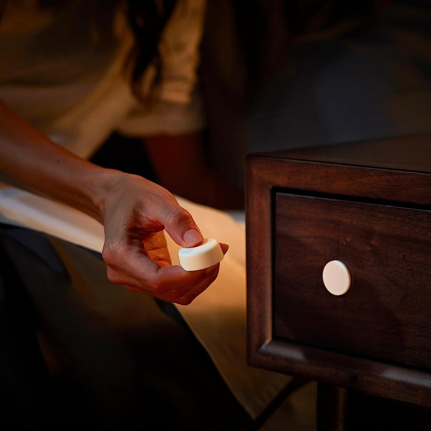 Philips Hue Smart Button Smart Lighting Accessory. Wireless Control of Home Lights, Livingroom, Bedroom. image number 6