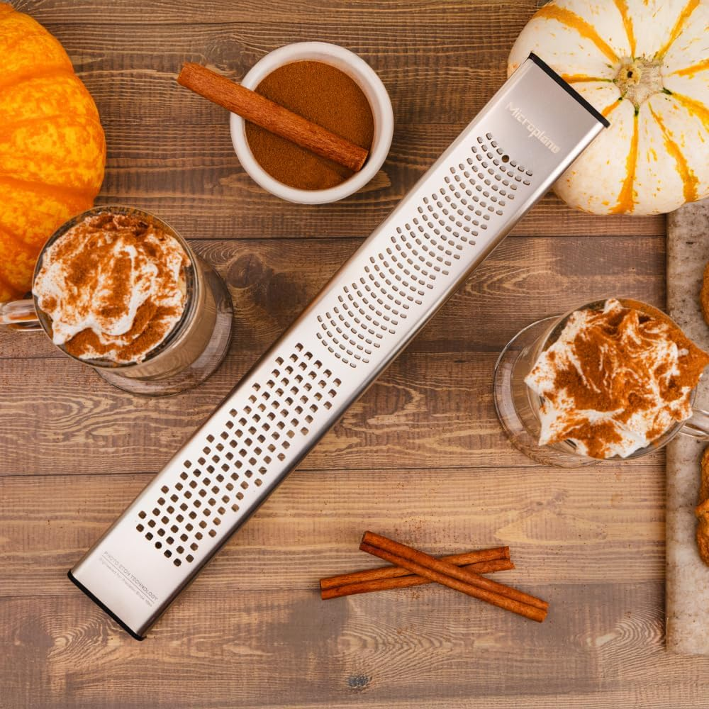 Microplane Dual Blade Zester and Coarse Grater - Ultra-Sharp Stainless Steel Blade, Ideal for Zesting Citrus, Grating Hard Cheeses, & Shaving Chocolate, Non-Scratch Tabs, Reusable Protective Cover image number 2