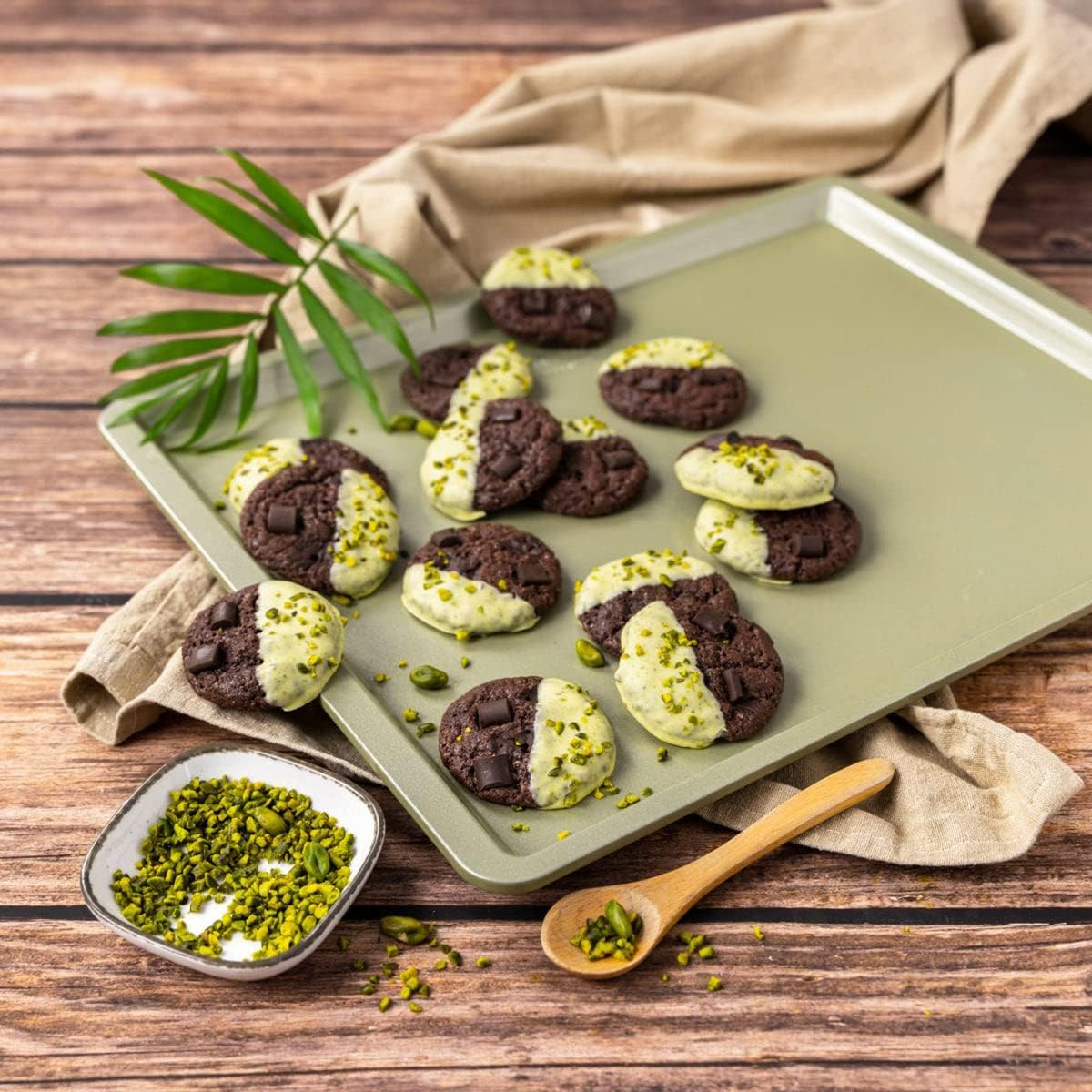 Zenker Baking Tray 42 Cm X 32 Cm X 1.5 Cm - Resource-Saving and Climate Neutral Oven Tray for the Oven - Oven Tray with Vegan Non-Stick Coating image number 3