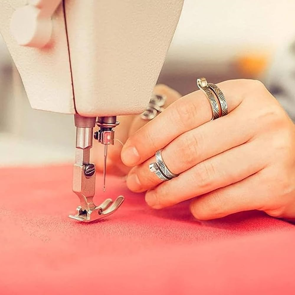 4 Pack Knitting Crochet Loop Ring for Fingers,Metal Open Yarn Guide Finger Holders,For Crocheting, Yarn Guide Crochet Loop Ring for Crochet- Gold & Silver image number 4