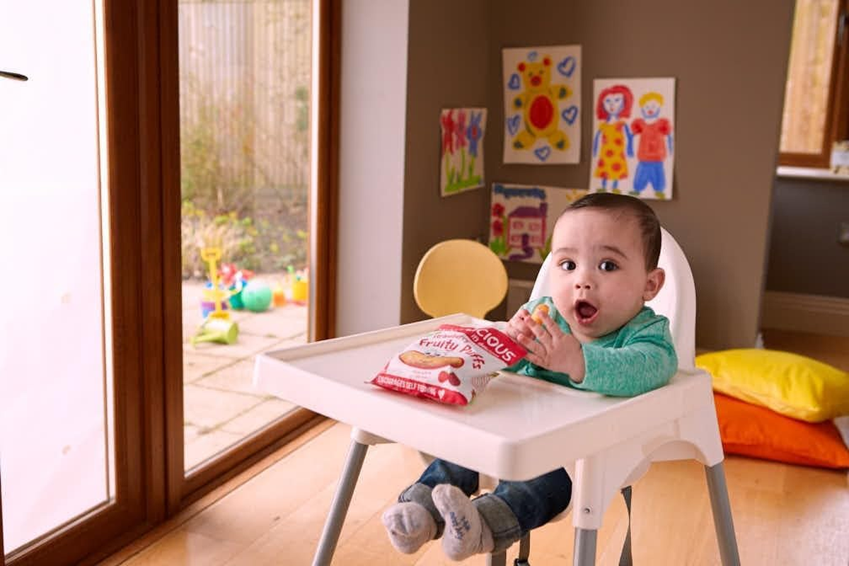 Kiddylicious - Fruity Puffs - Strawberry - Delicious Snacks for Babies - Suitable for 7+ Months -4X10G - 40G image number 1