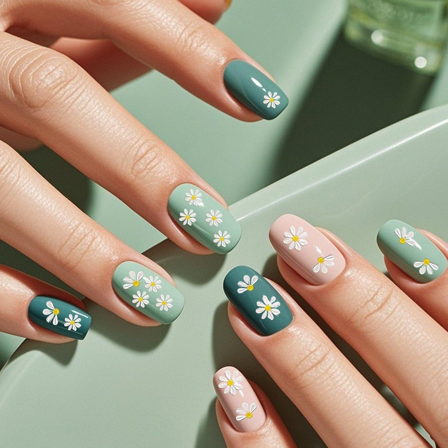 Self Adhesive Flower Nail Stickers, Daisy Design for Nail Art, Small Flower Accessories for Manicure - Set of 5 image number 1