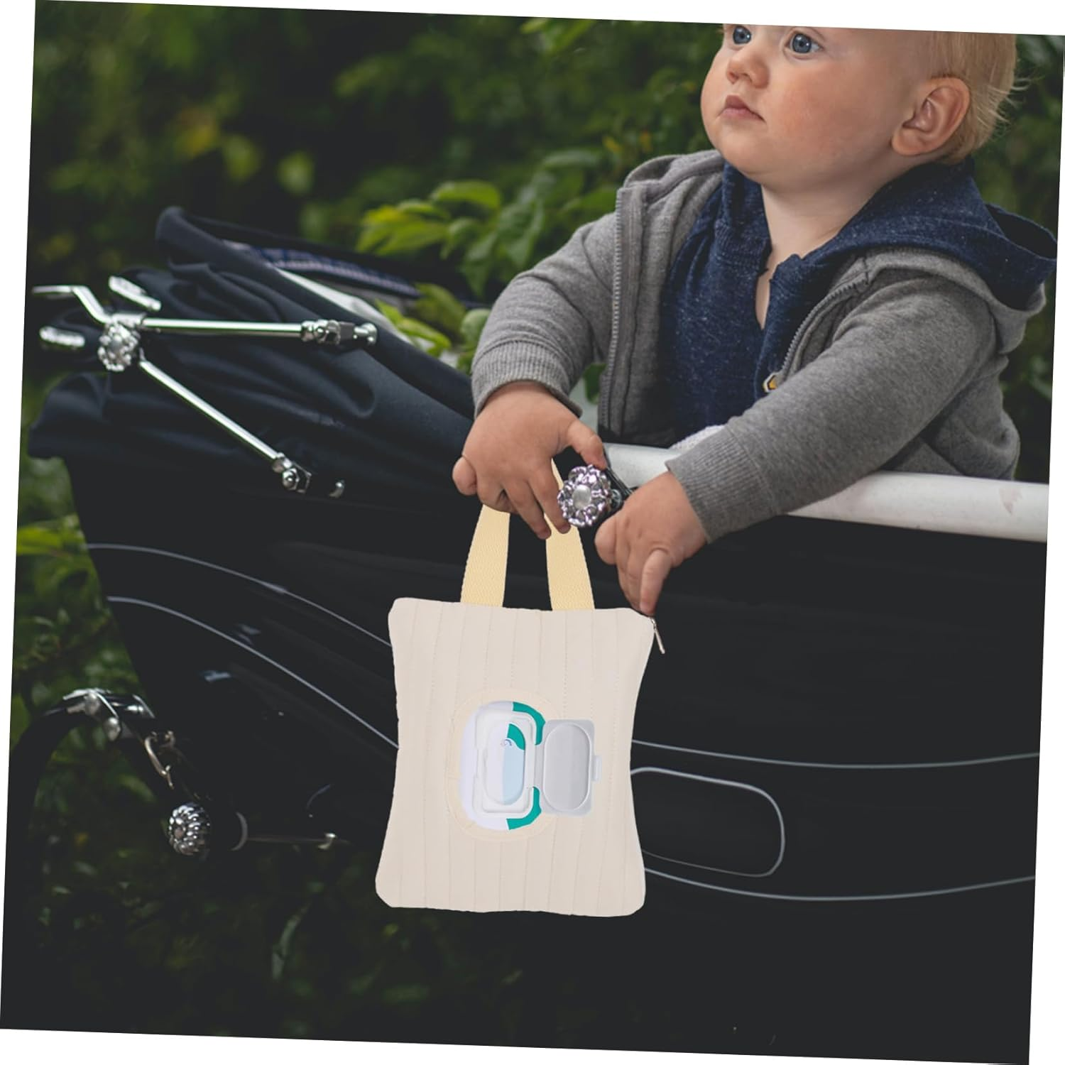 Wet Tissue Dispenser Portable Wipes Holder Wipes Dispenser Bunny Design image number 3