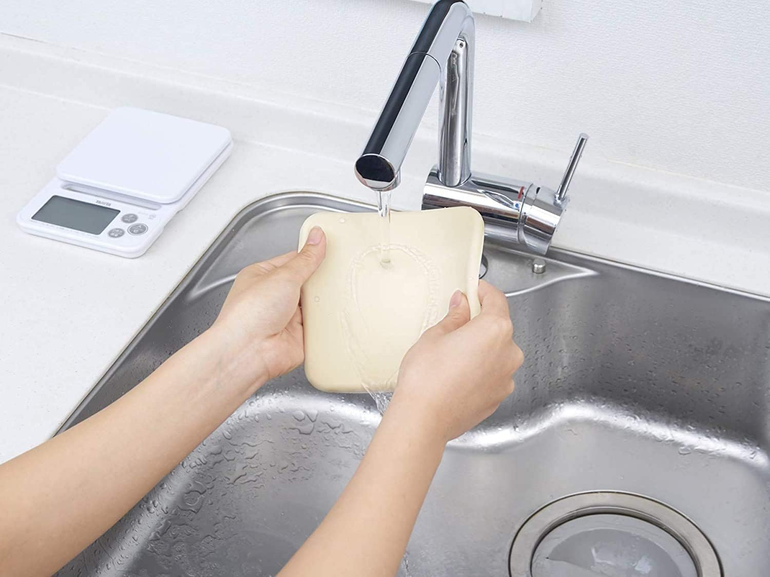 Tanita KJ-212 WH Cooking Scale with Removable and Washable Silicone Cover, Measures up to 4.4 Lbs (0.1 G) Units, Includes Hook Hole, Convenient Storage, Digital Scale, White image number 2