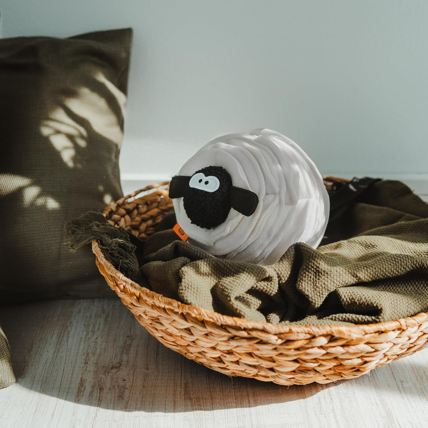 Sniffing Ball for Dogs | Dog Toy Lou the Sheep | Durable Intelligence Toy for Dogs | Sniffing Rug for Dogs in White | Dog Toys and Dog Toy Intelligence 26 X 20 Cm image number 5