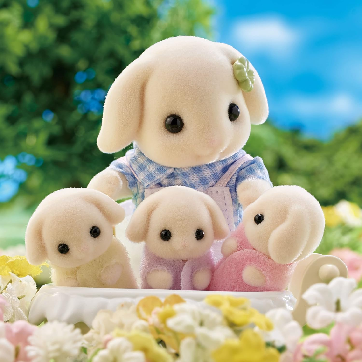 Sylvanian Families - 5735 Flora Rabbit Family - Dollhouse Playsets, ['Blue', 'Checkered'] image number 5