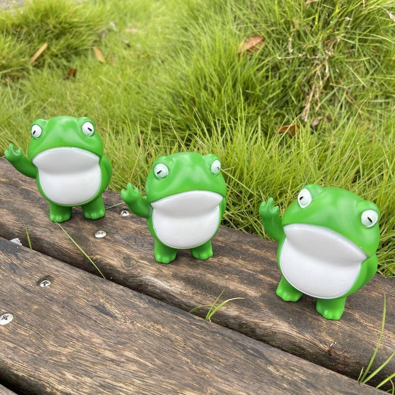 Jxueych Rebellious Frog Figurine, Garden Statue, 3.3 Inch Tall, Cute Mini for Fairy Garden Decor, Happy Outdoor Table Decoration - Frog image number 5