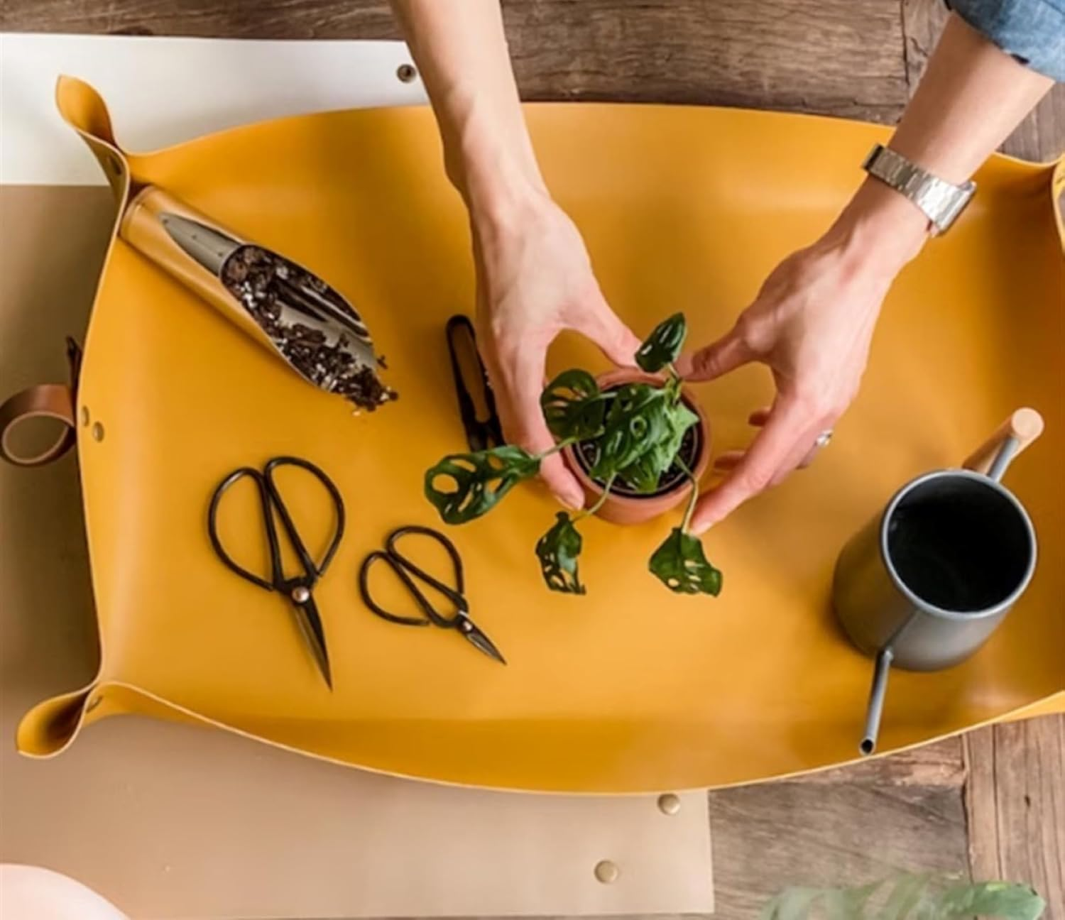 YEHNDA Repotting Mat Transplanting and Mess Control 75Cm X 45Cm Leather Portable Foldable Tray Gardening Mat Plant (Yellow)