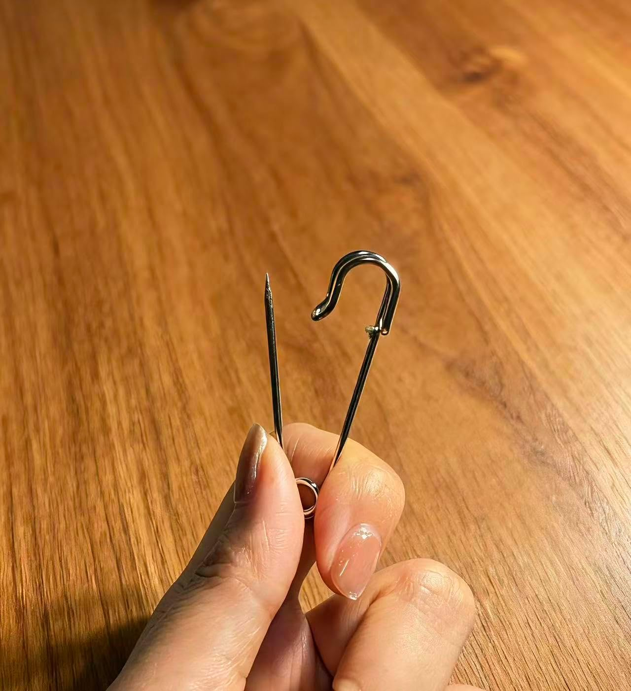 Large Safety Pins for Clothes 20Pcs 2 Inch (50Mm) Heavy Duty Nappy Pins Safety Lock for Jewelry Crafts Kilt Making Household Use. image number 4