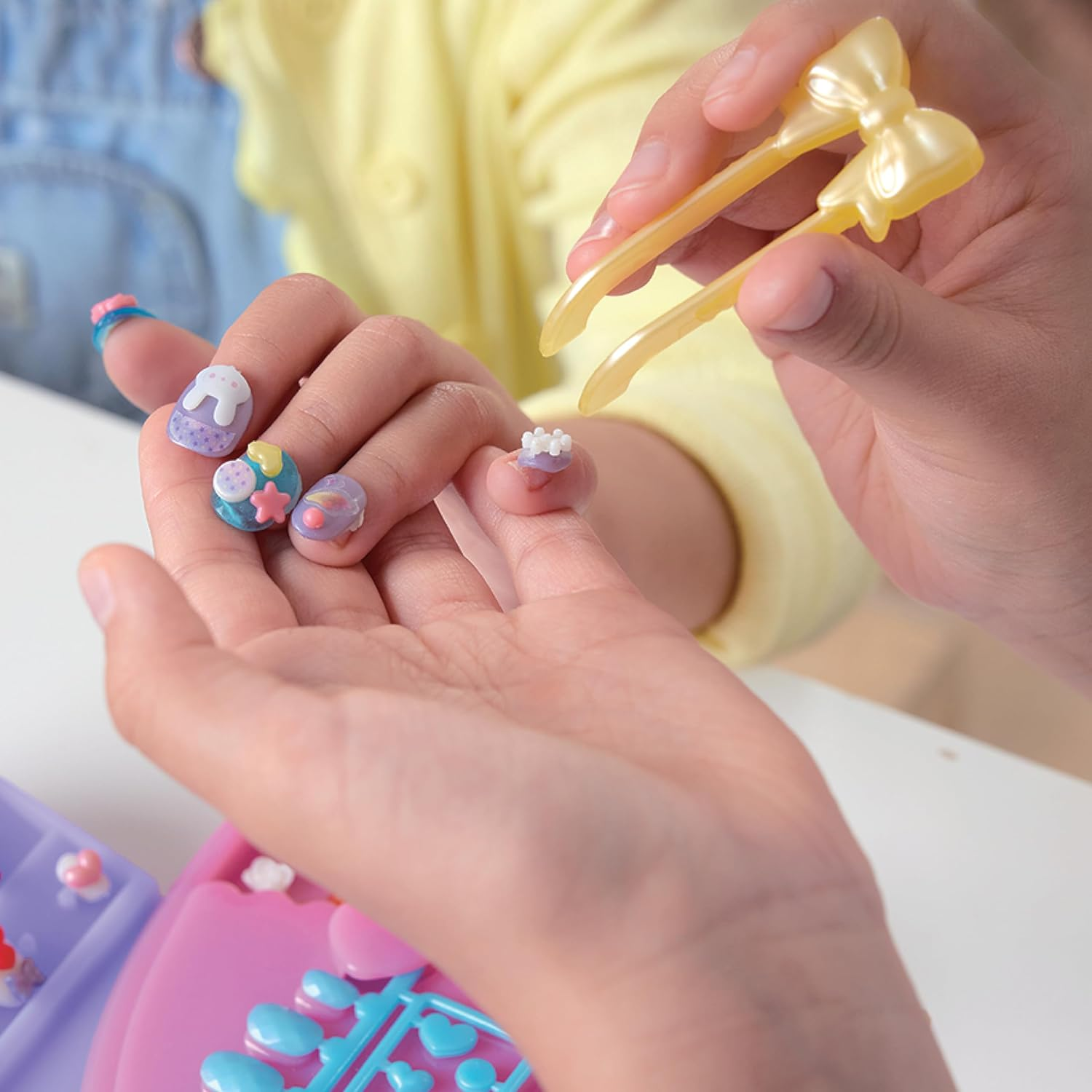 Aquabeads - Design 'N' Display Nail Studio image number 3