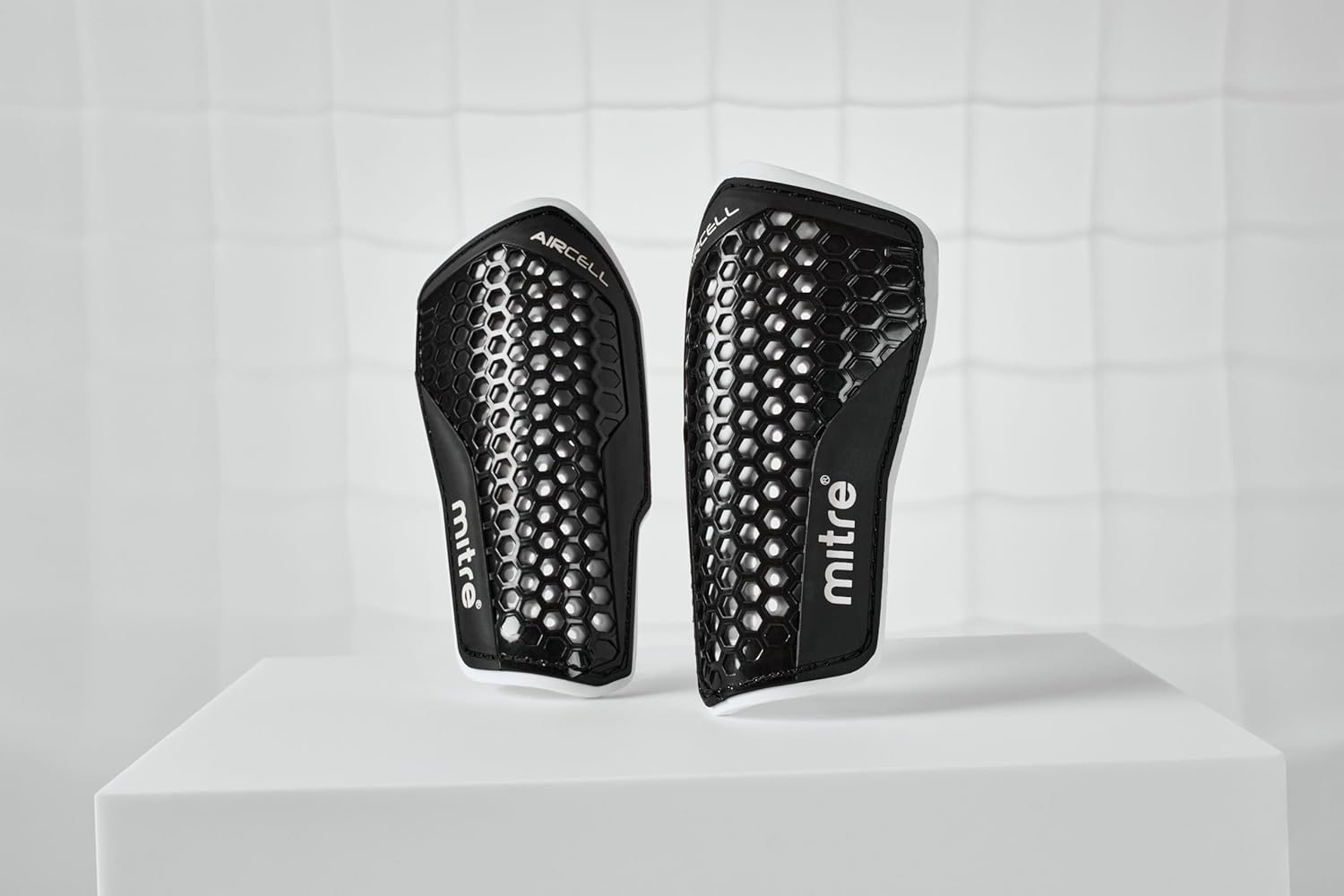 Mitre Aircell Football Shin Pads | Extremely Breathable | Impact Protection | Lightweight Shin Guard image number 3
