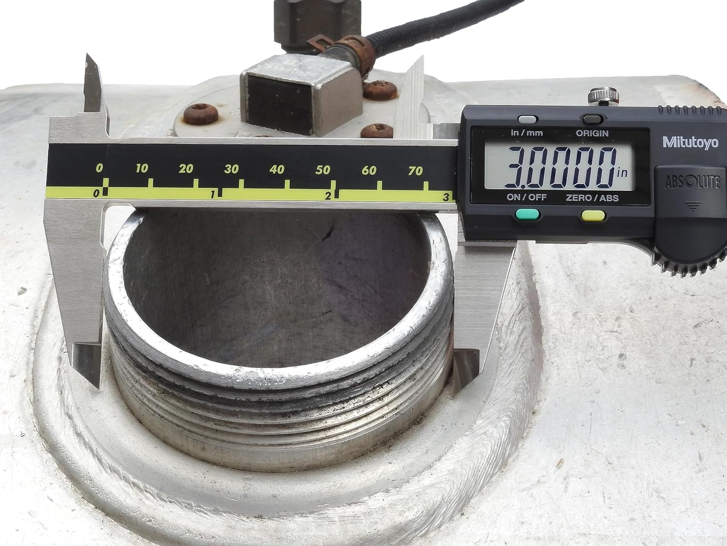 Road King Truck Parts 3&rdquo; Nominal Keyed Alike Pair Locking Diesel Fuel Cap for Volvo VNL Series Low Sulfur Fuel Tanks image number 2