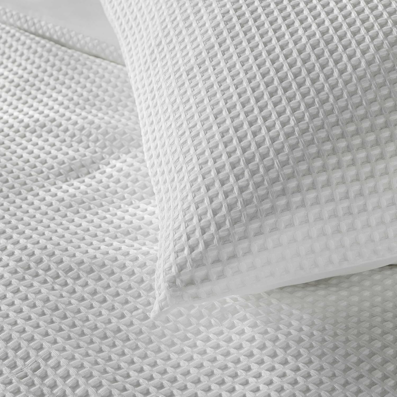 Douceur D'Int&eacute;rieur, Abelia 3-Piece Microfibre Waffle Bedding Set (240 X 220 Cm) image number 1