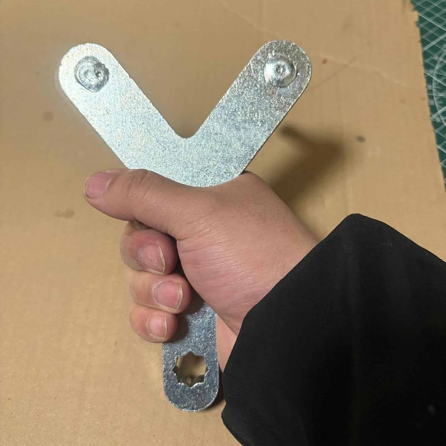 Lower Control Arm Prying Tool, Auto Suspension Bushing Bar, Labor-Saving Arm Lever, Sturdy and Efficient 7.09X4.72X2.83 Inches for Trucks and Vehicle Maintenance image number 1