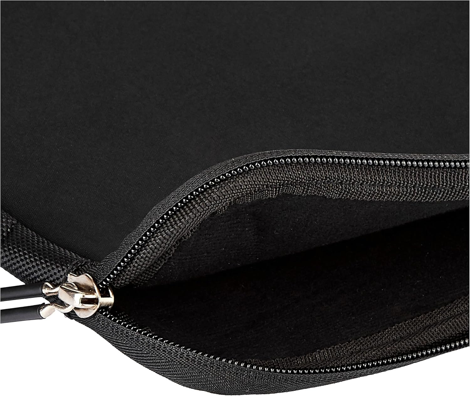 Amazon Basics 11.6-Inch Laptop Sleeve, Protective Case with Zipper - Black image number 4