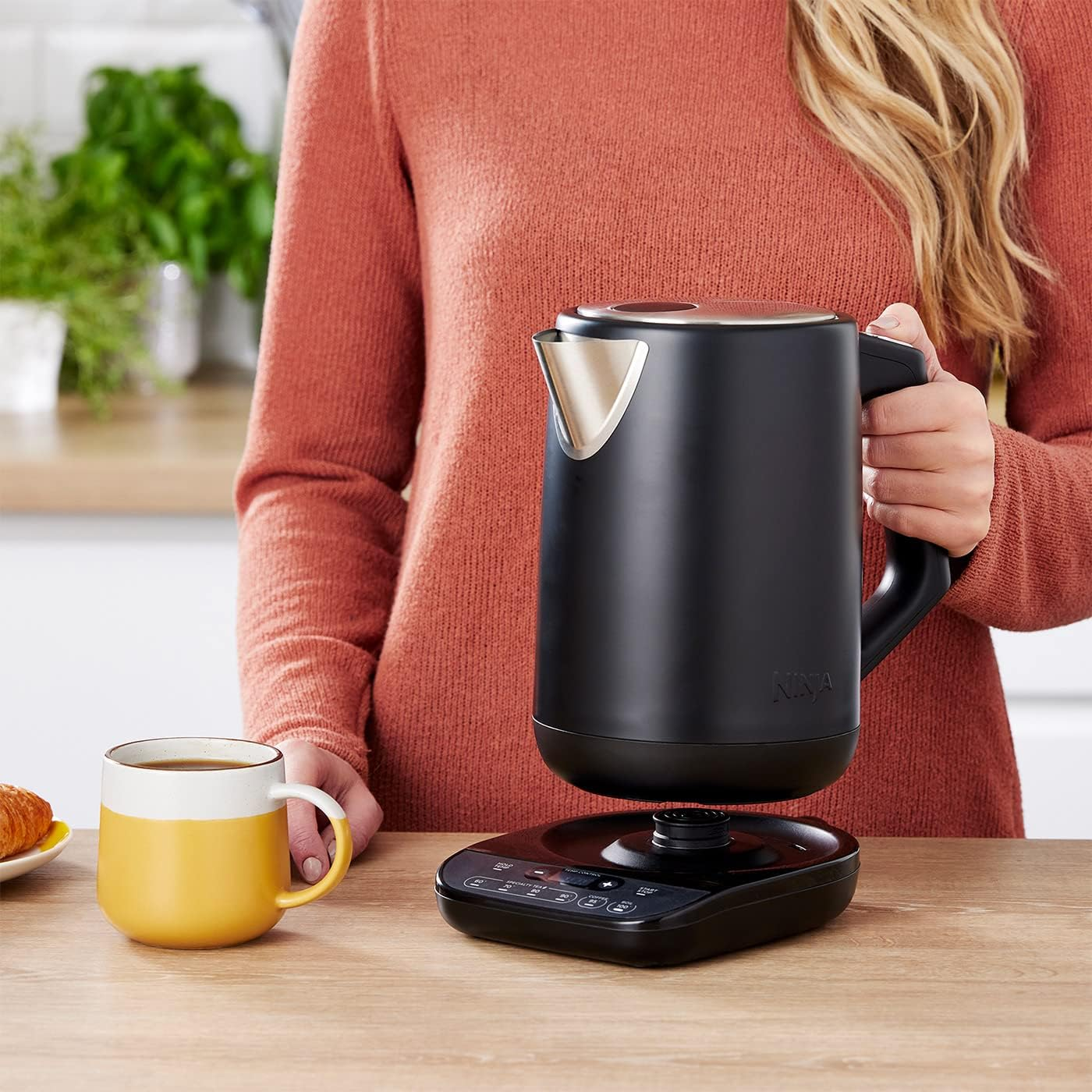 Ninja Perfect Temperature Kettle, 1.7 L, LED Display, Kettle with Pressure Boil Function and Various Temperature Settings, Matte Black KT200EU