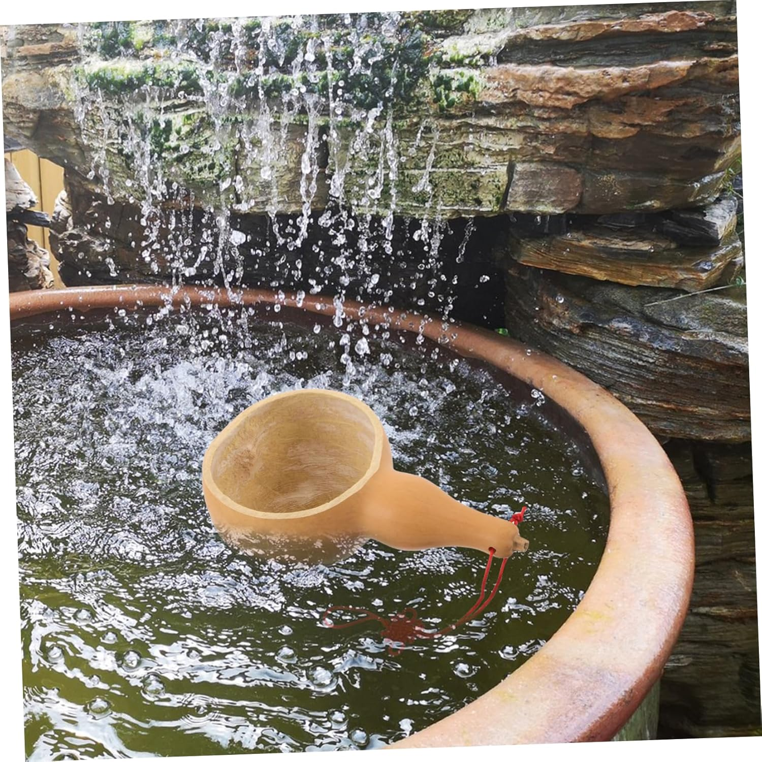 KOMBIUDA Natural Gourd Ladle Handmade Water Dipper for Bathing Lightweight Ergonomic Scoop for Gardening Home Use Durable Design for Effortless Handling and Versatile Applications image number 4