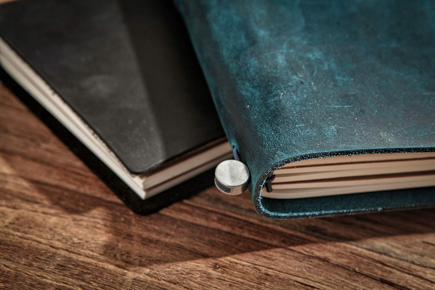 Collasaro Travelers Notebook Refillable Genuine Leather Travel Journal for Men Women image number 5