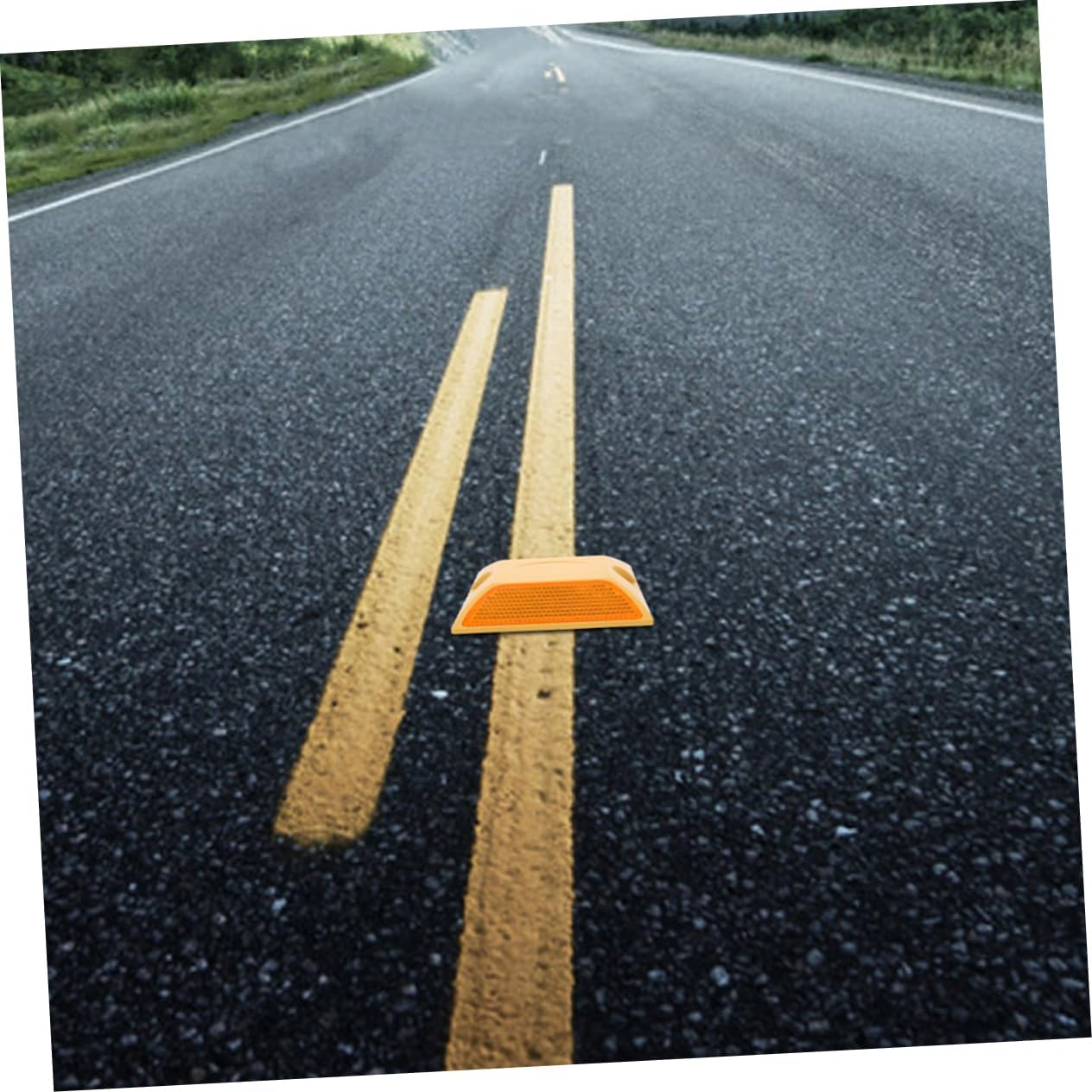 4Pcs Reflective Plastic Road Studs Reflective Trail Markers Pavement Markers for Driveway Safety Double-Sided Highway Reflectors image number 2