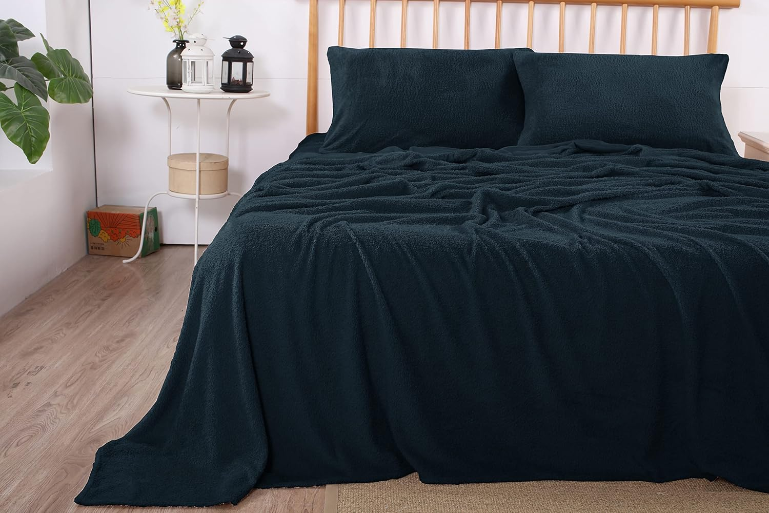 Ramesses Teddy Fleece Sheet Set, Queen, Charcoal image number 3