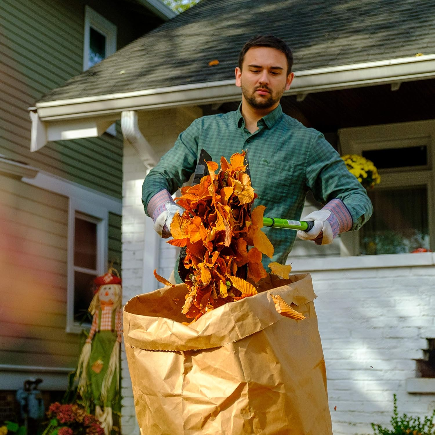 Earthwise 50002 Gator Grabber Telescoping Leaf Clean-Up Tool, Green/Black image number 3