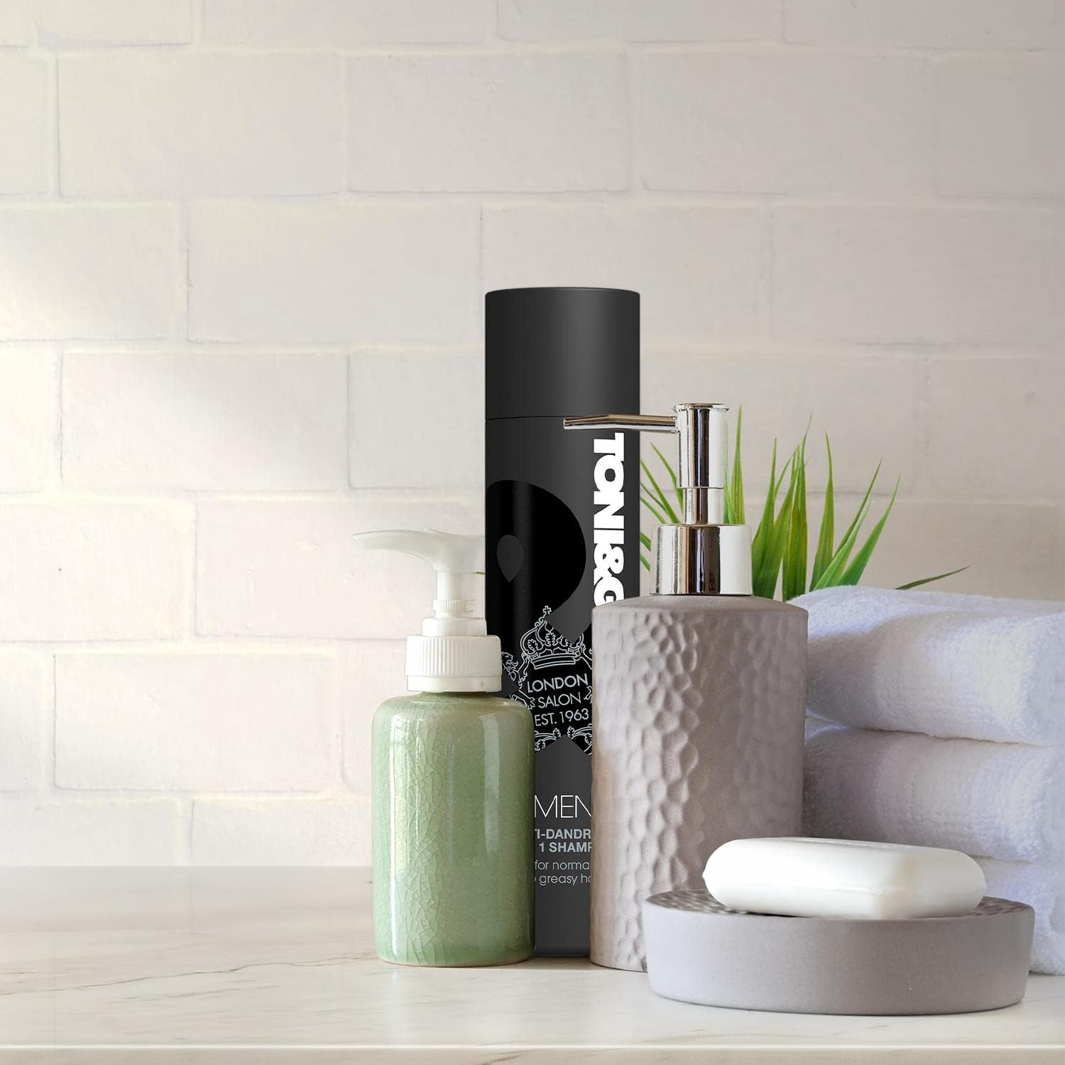 Toni & Guy Mens Shampoo and Conditioner Antidandruff, 2 in 1, 250Ml image number 3